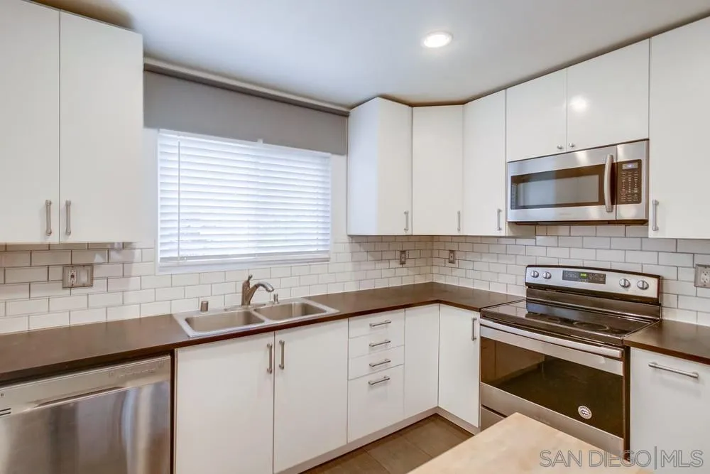 Photo #2: 240010734 Listing 