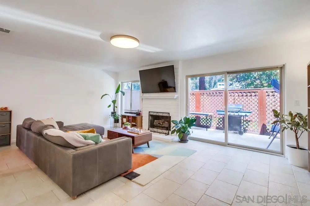 Photo #4: 240010738 Listing 