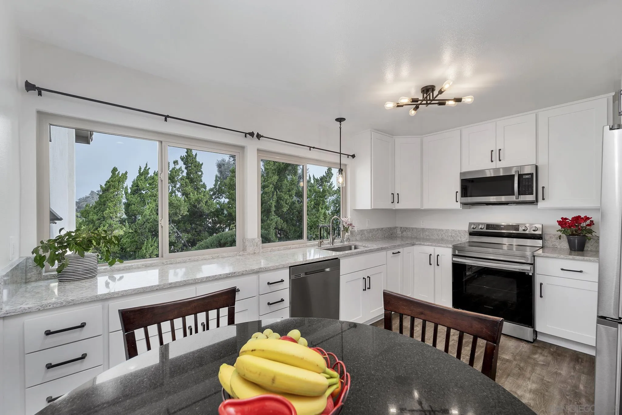 Photo #4: 240010773 Listing 