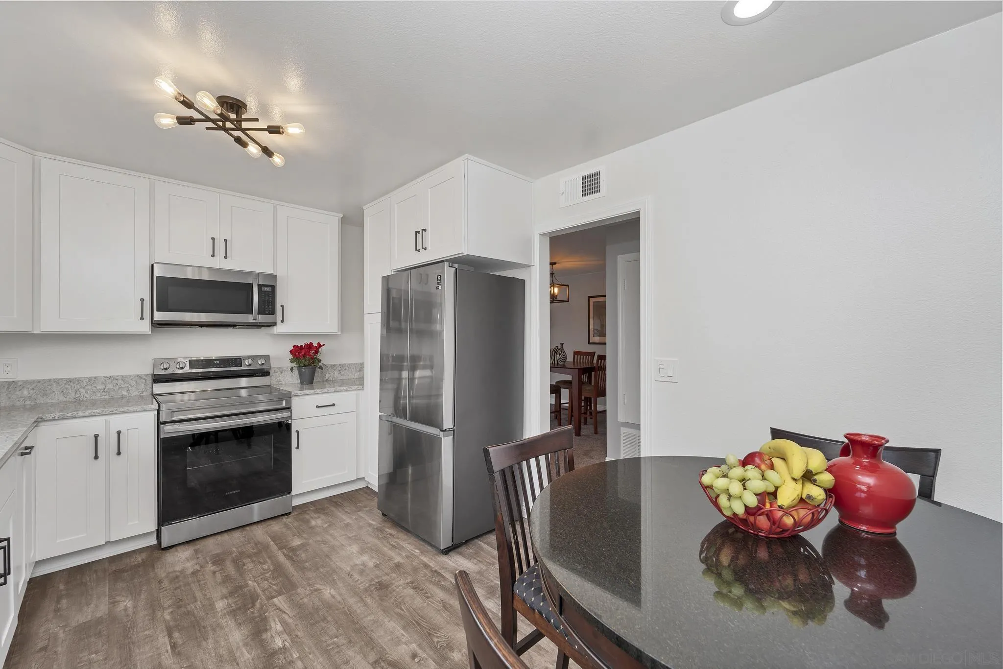 Photo #5: 240010773 Listing 