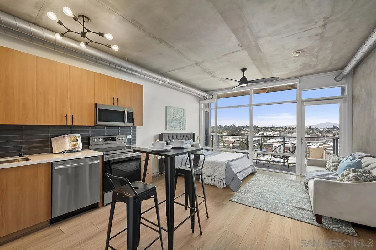 Photo #2: 240010799 Listing 