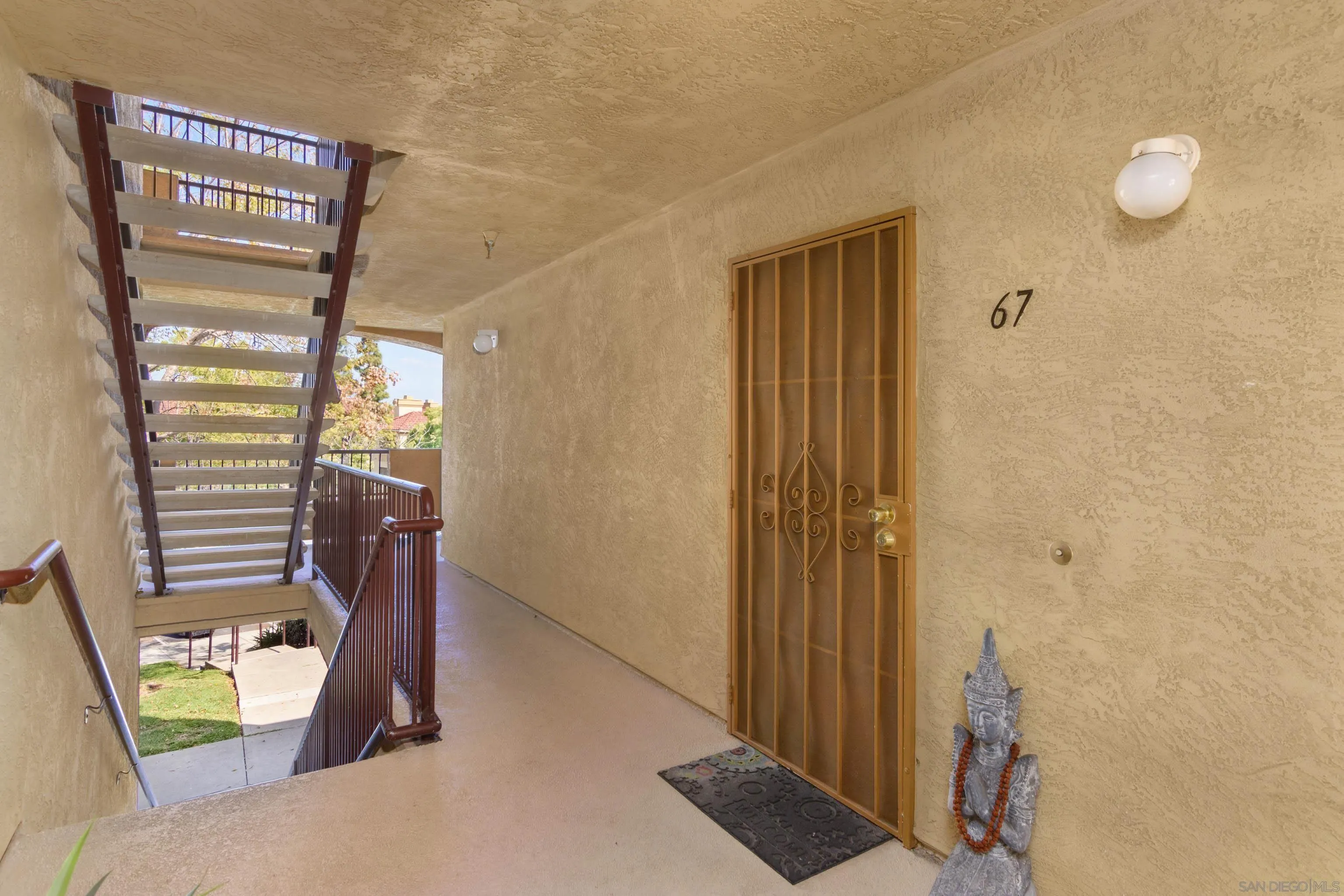 Photo #2: 240010816 Listing 