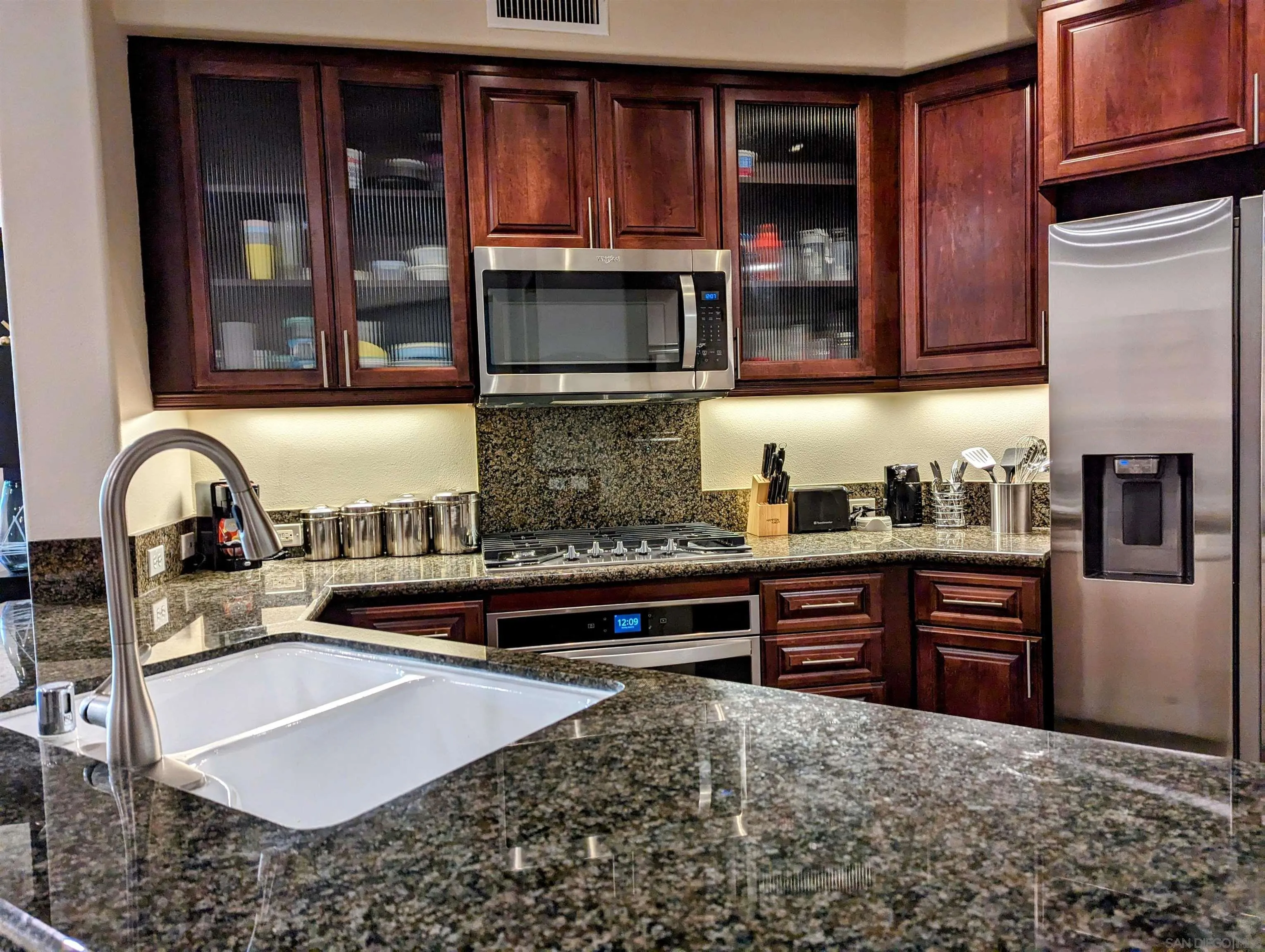 Photo #2: 240010865 Listing 