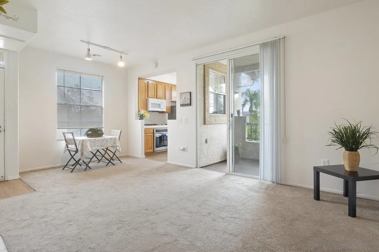 Photo #6: 240010883 Listing 