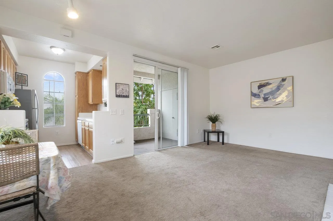 Photo #4: 240010883 Listing 