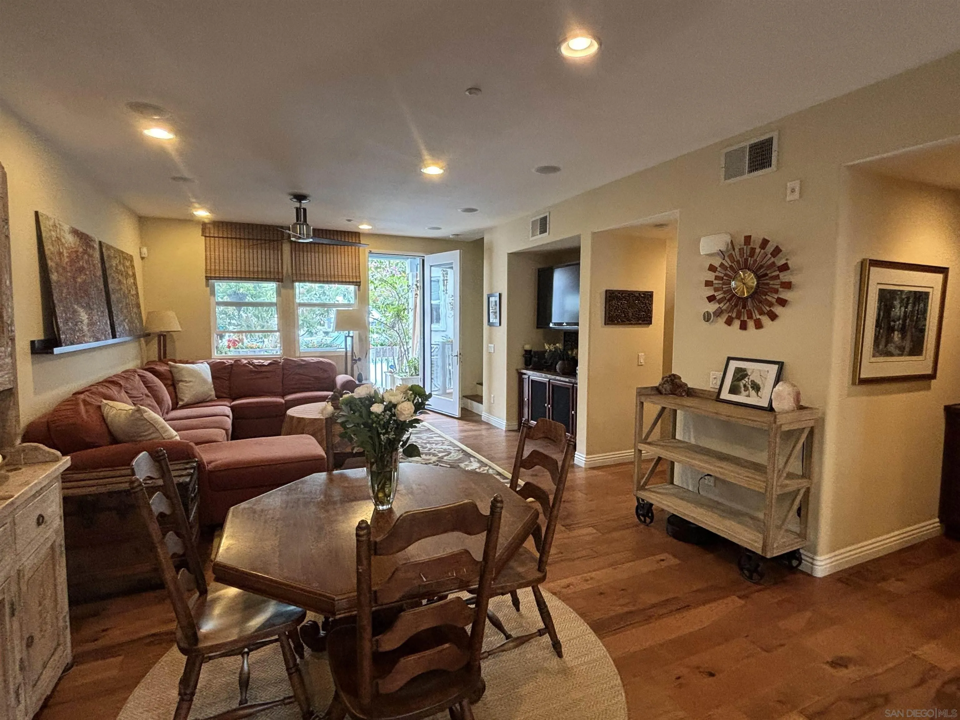 Photo #2: 240010912 Listing 