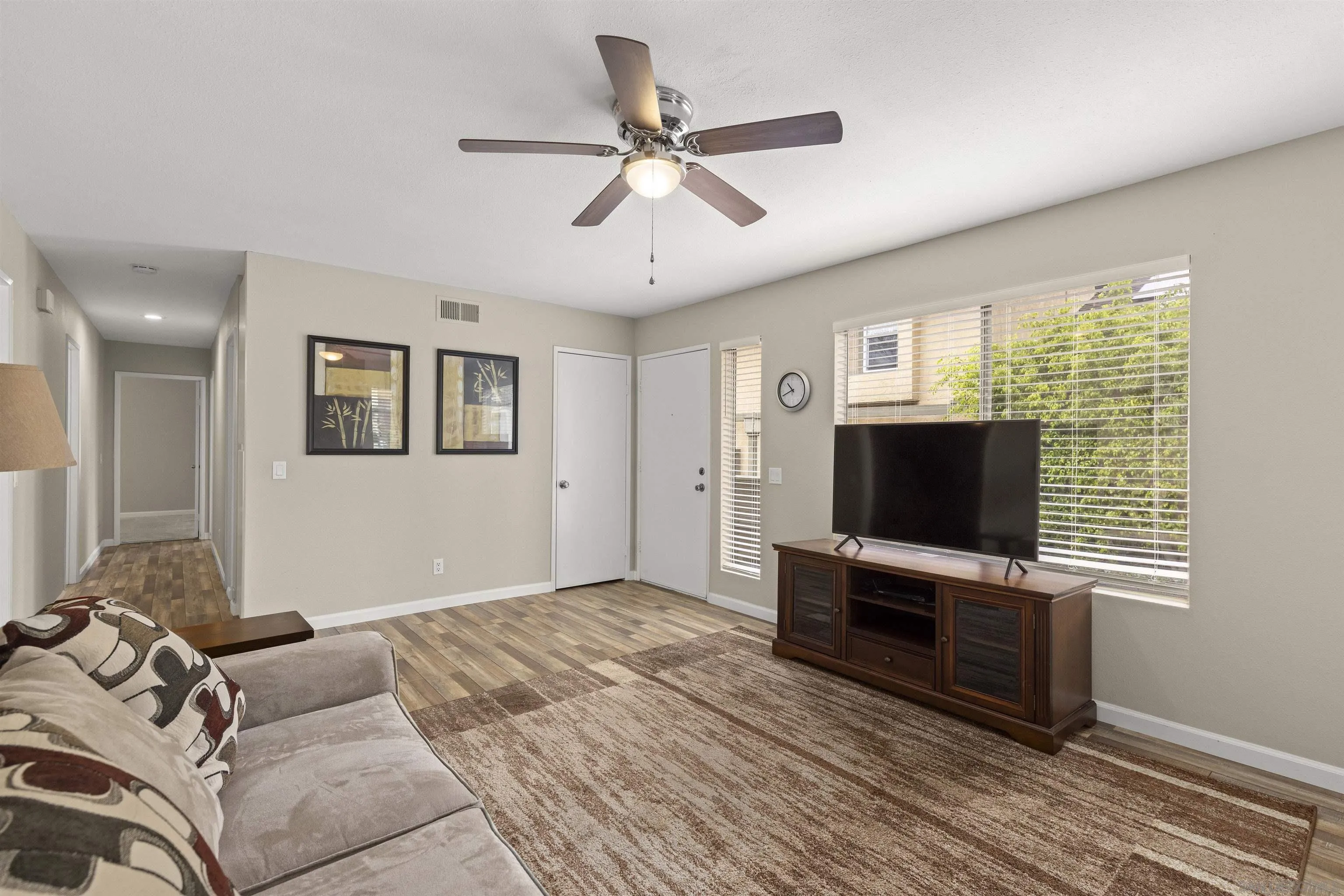 Photo #5: 240010935 Listing 