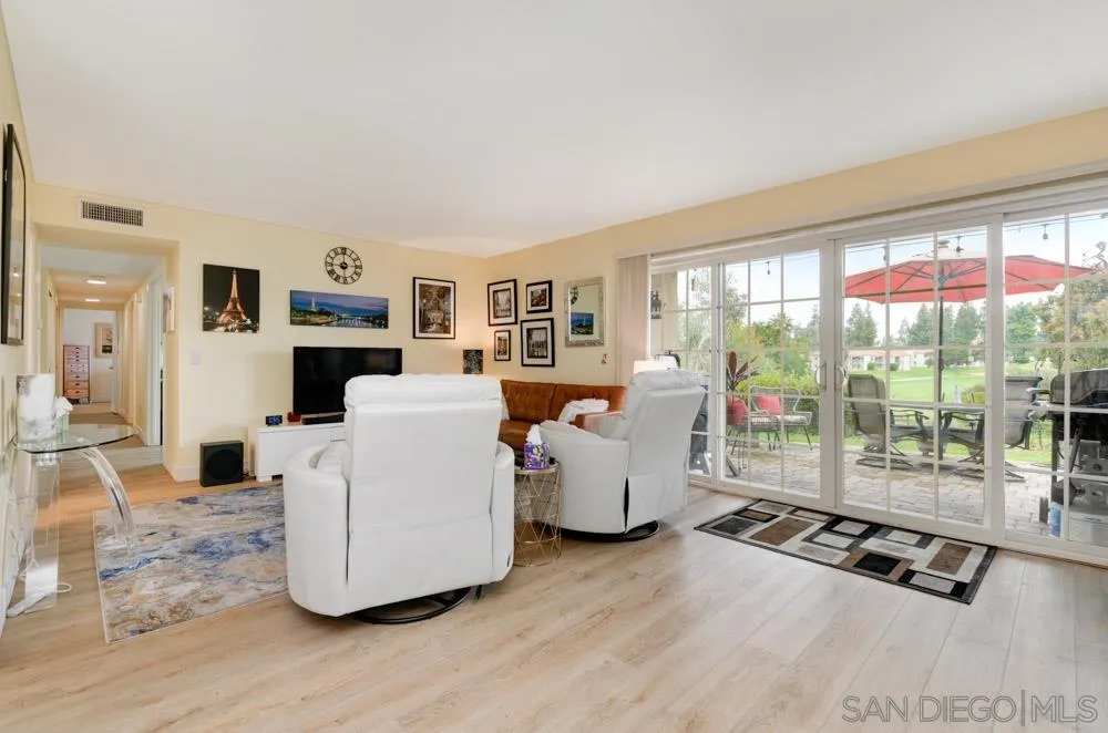 Photo #5: 240010947 Listing 