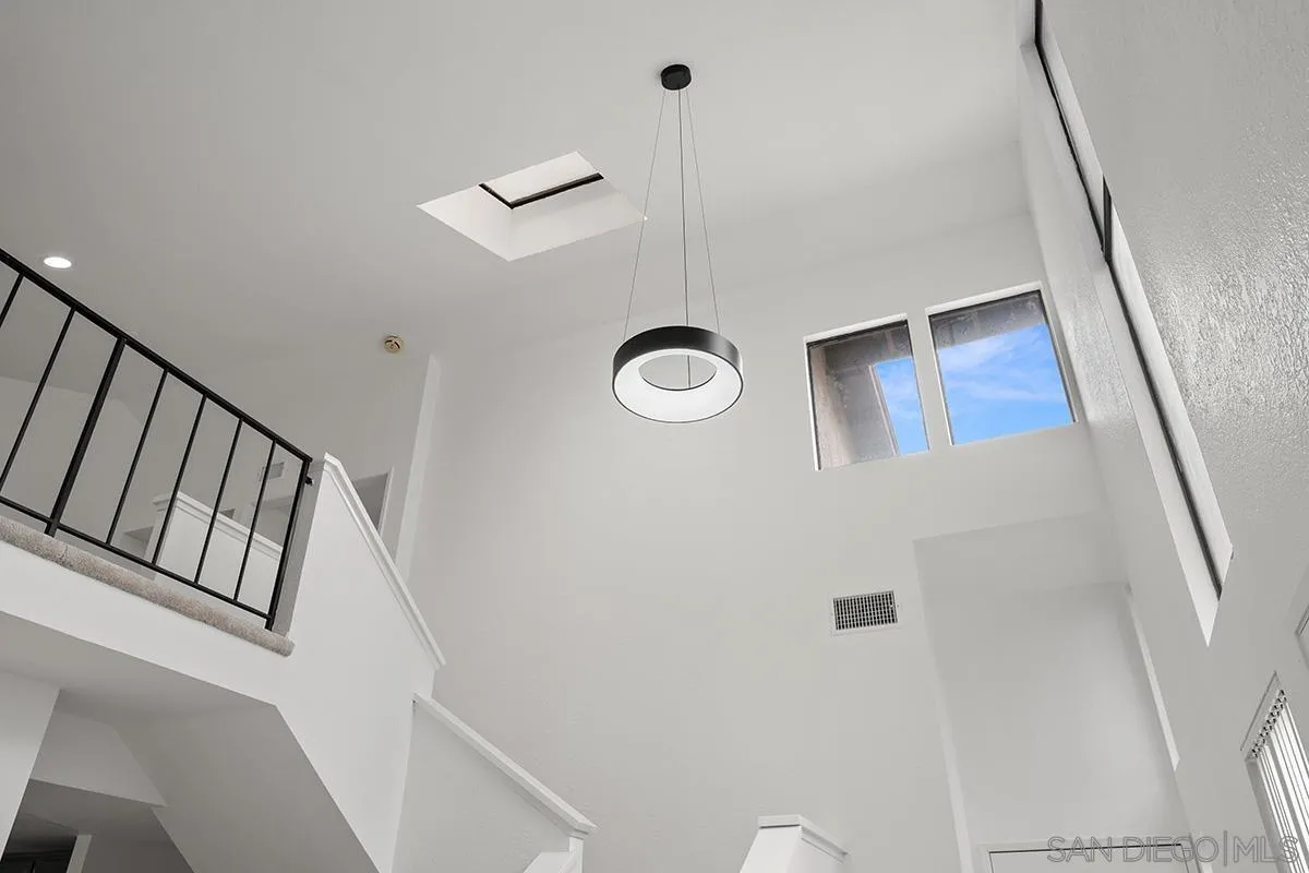 Photo #3: 240011037 Listing 