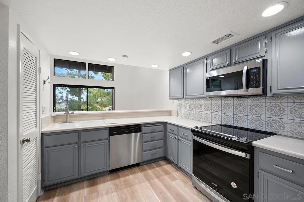 Photo #5: 240011037 Listing 