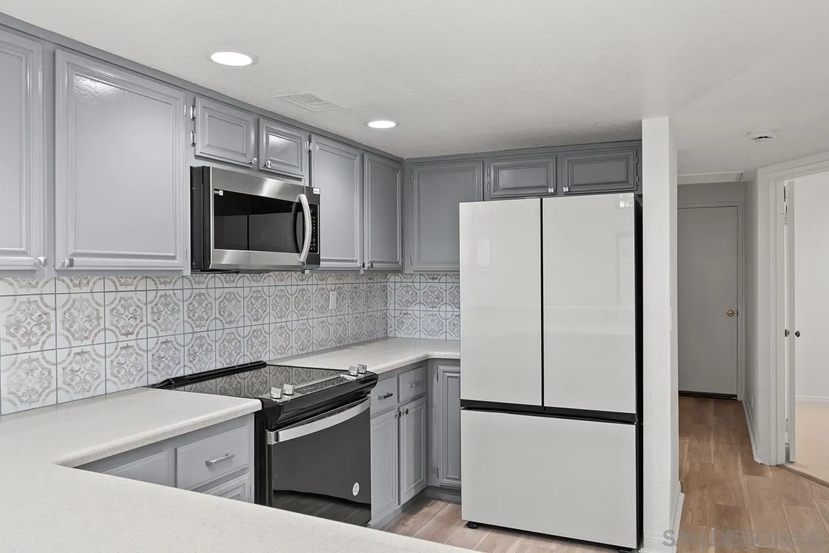 Photo #6: 240011037 Listing 