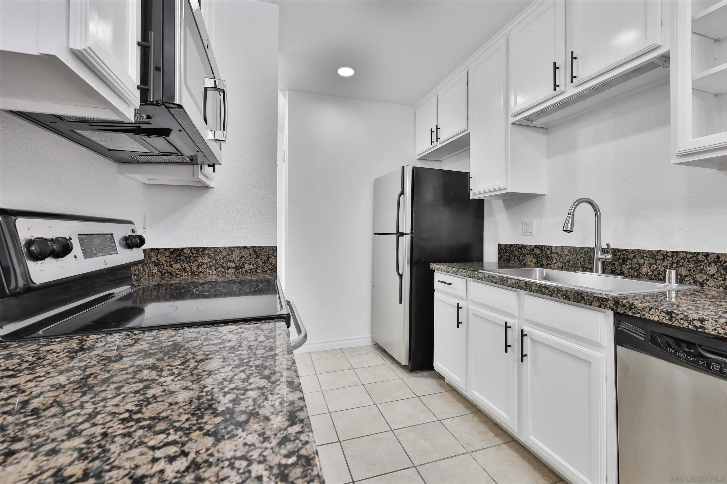 Photo #3: 240011081 Listing 