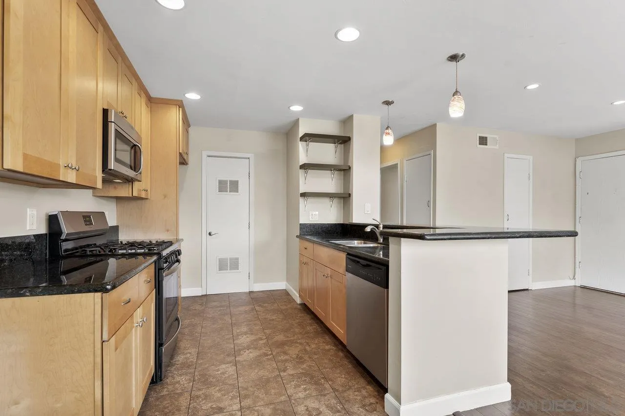 Photo #4: 240011093 Listing 