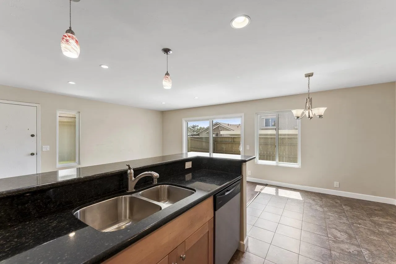 Photo #5: 240011093 Listing 