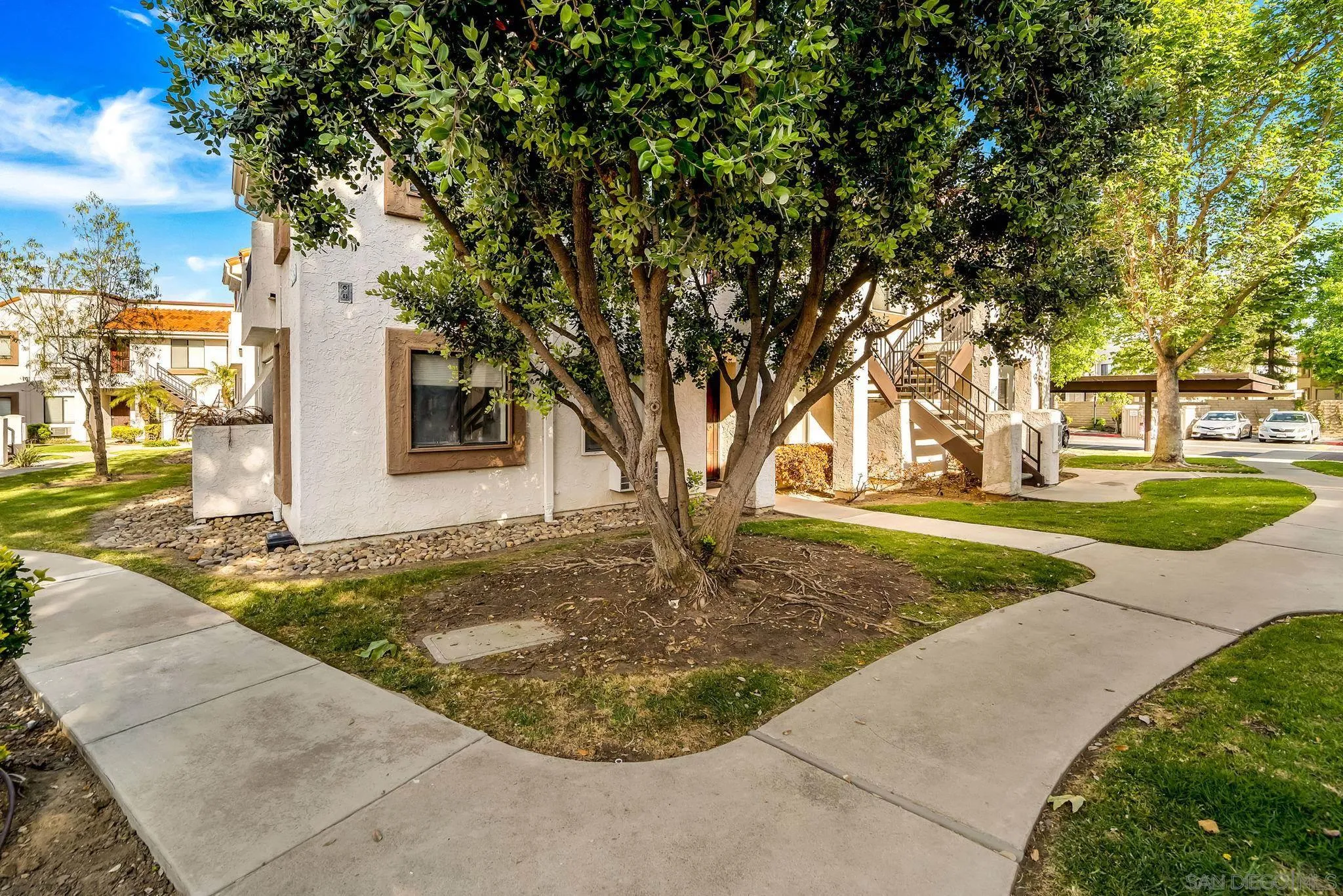Photo #2: 240011235 Listing 