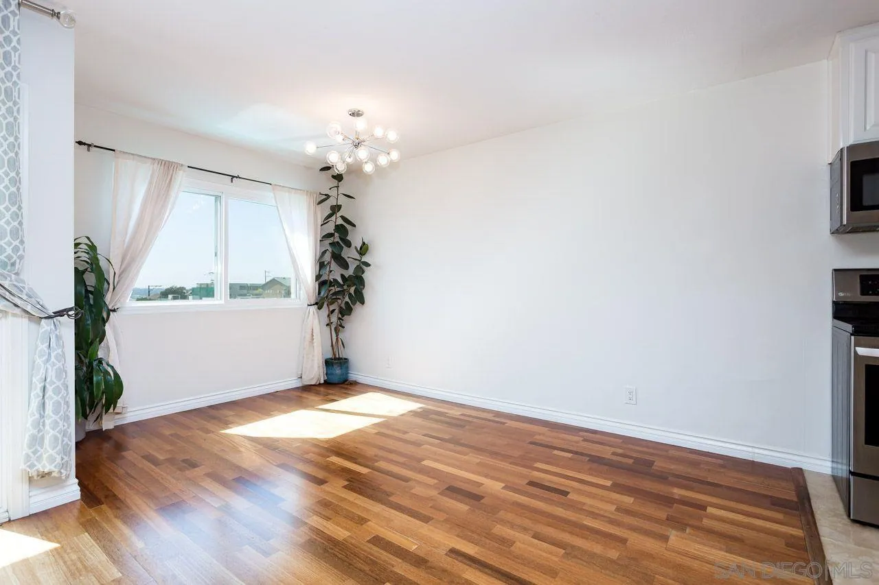 Photo #2: 240011261 Listing 
