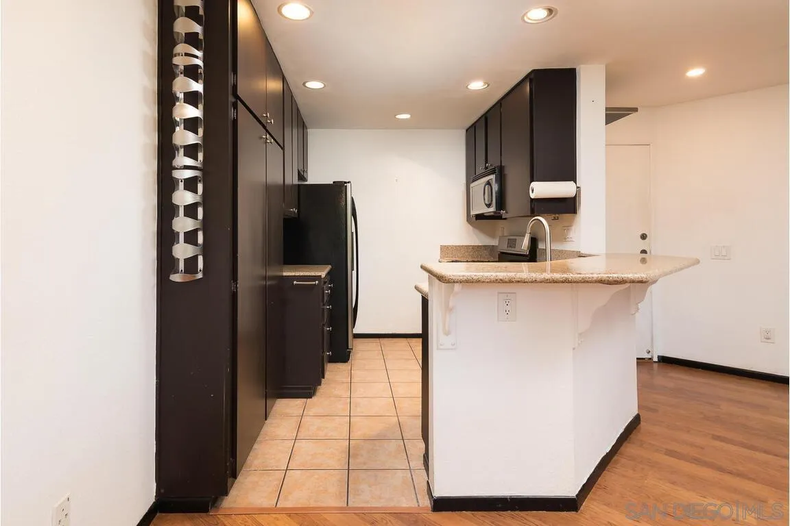 Photo #5: 240011374 Listing 