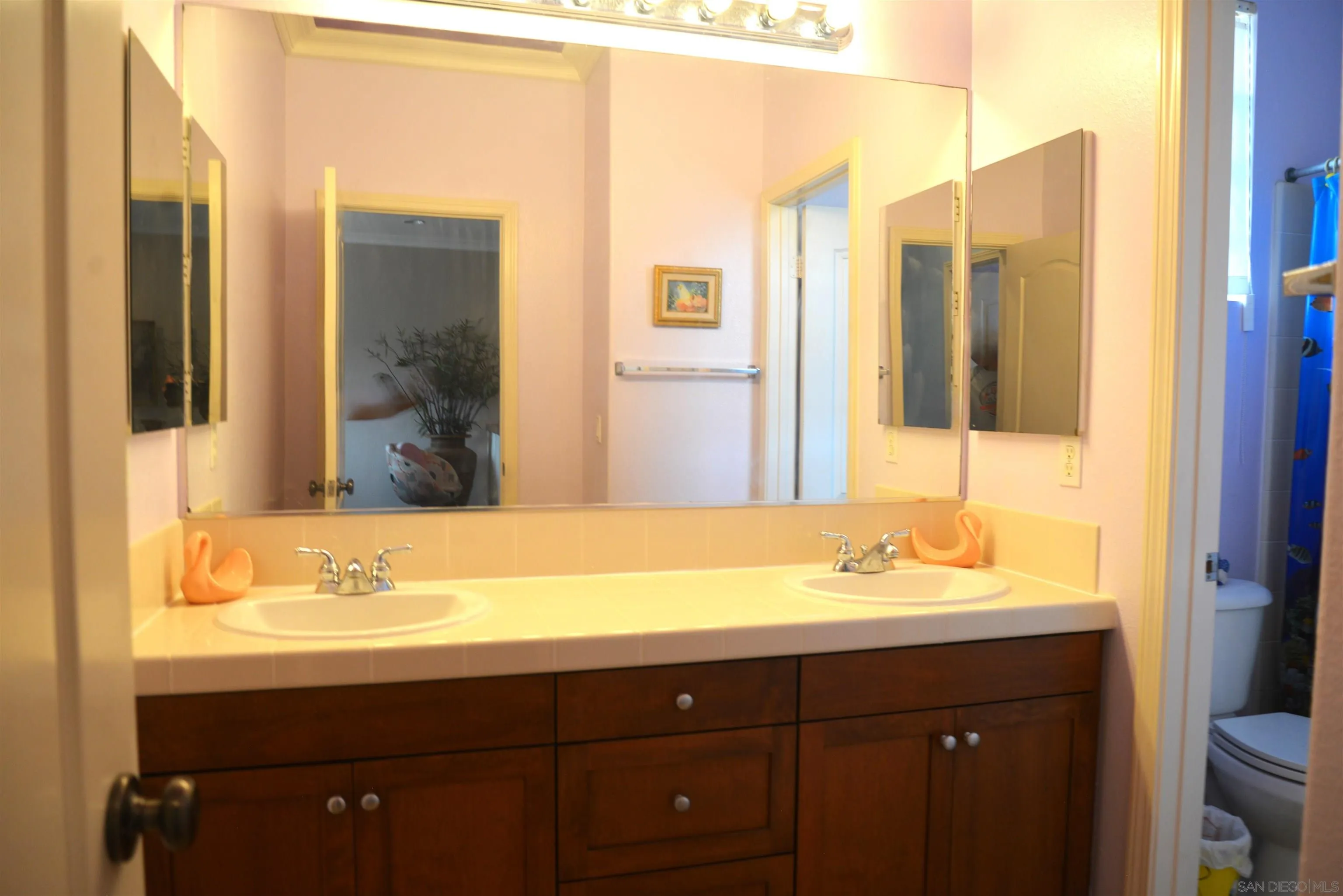 https://cdn.realtyfeed.com/cdn/127/240011417/5ba81d7bec5ad986b6429007fd821fbc.webp