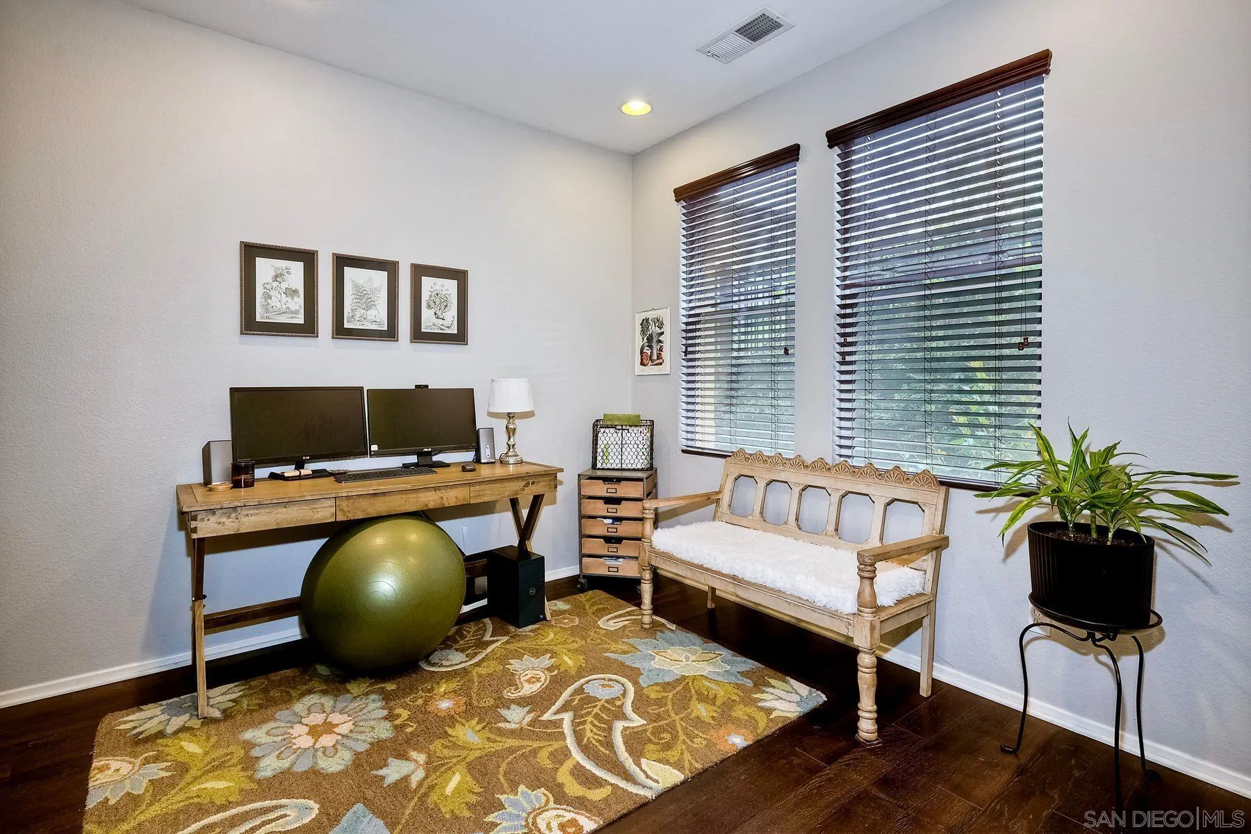 Photo #2: 240011445 Listing 