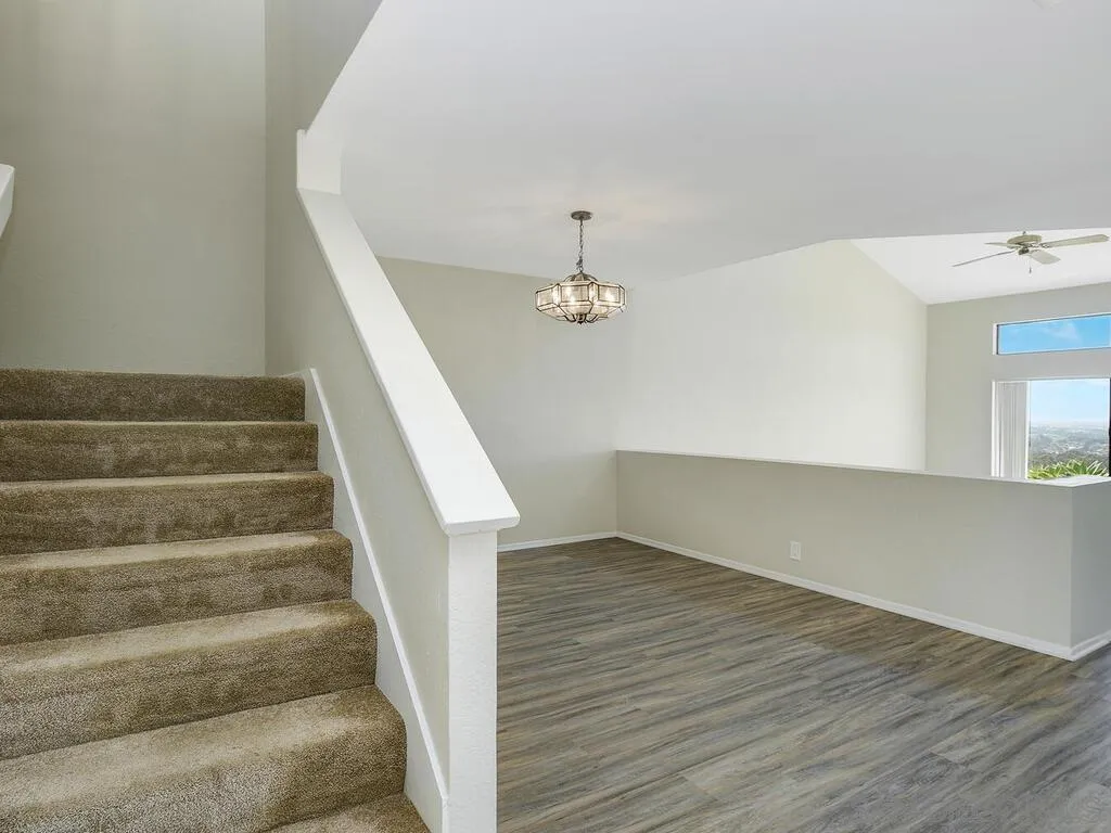 Photo #2: 240011576 Listing 