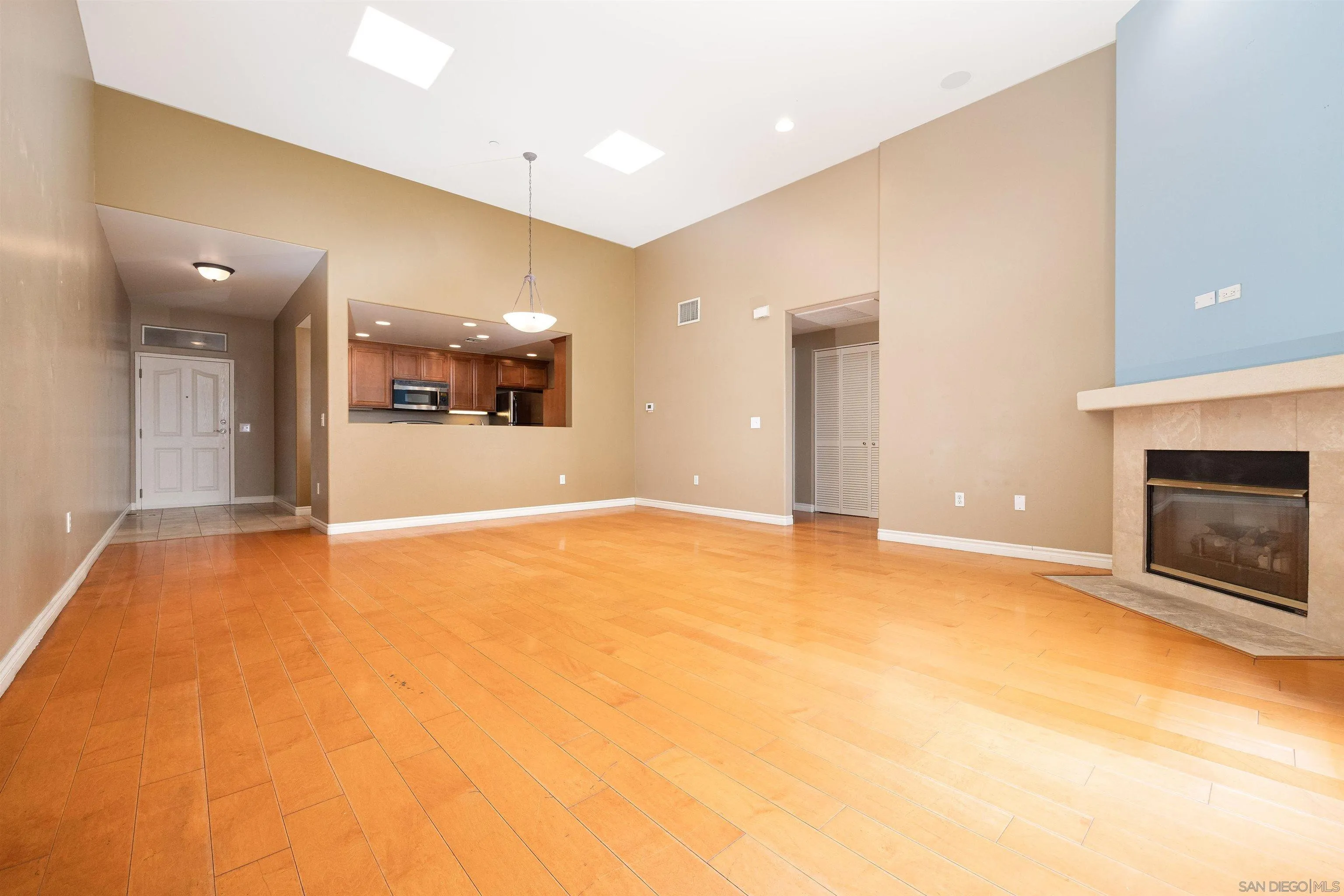 Photo #6: 240011627 Listing 