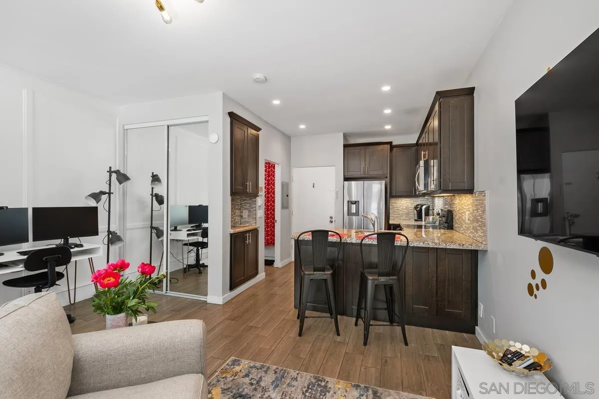 Photo #5: 240011681 Listing 