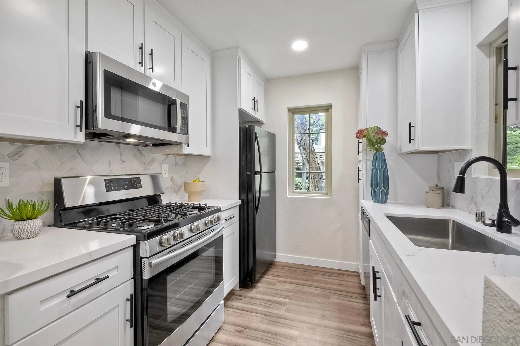 Photo #6: 240011718 Listing 