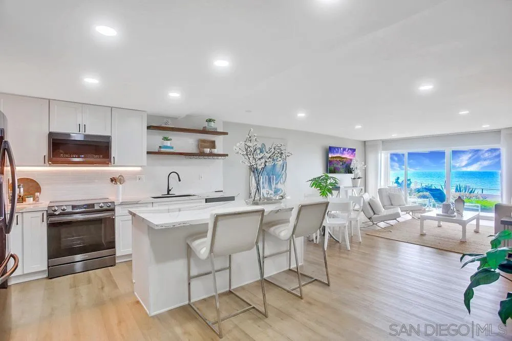 Photo #2: 240011753 Listing 