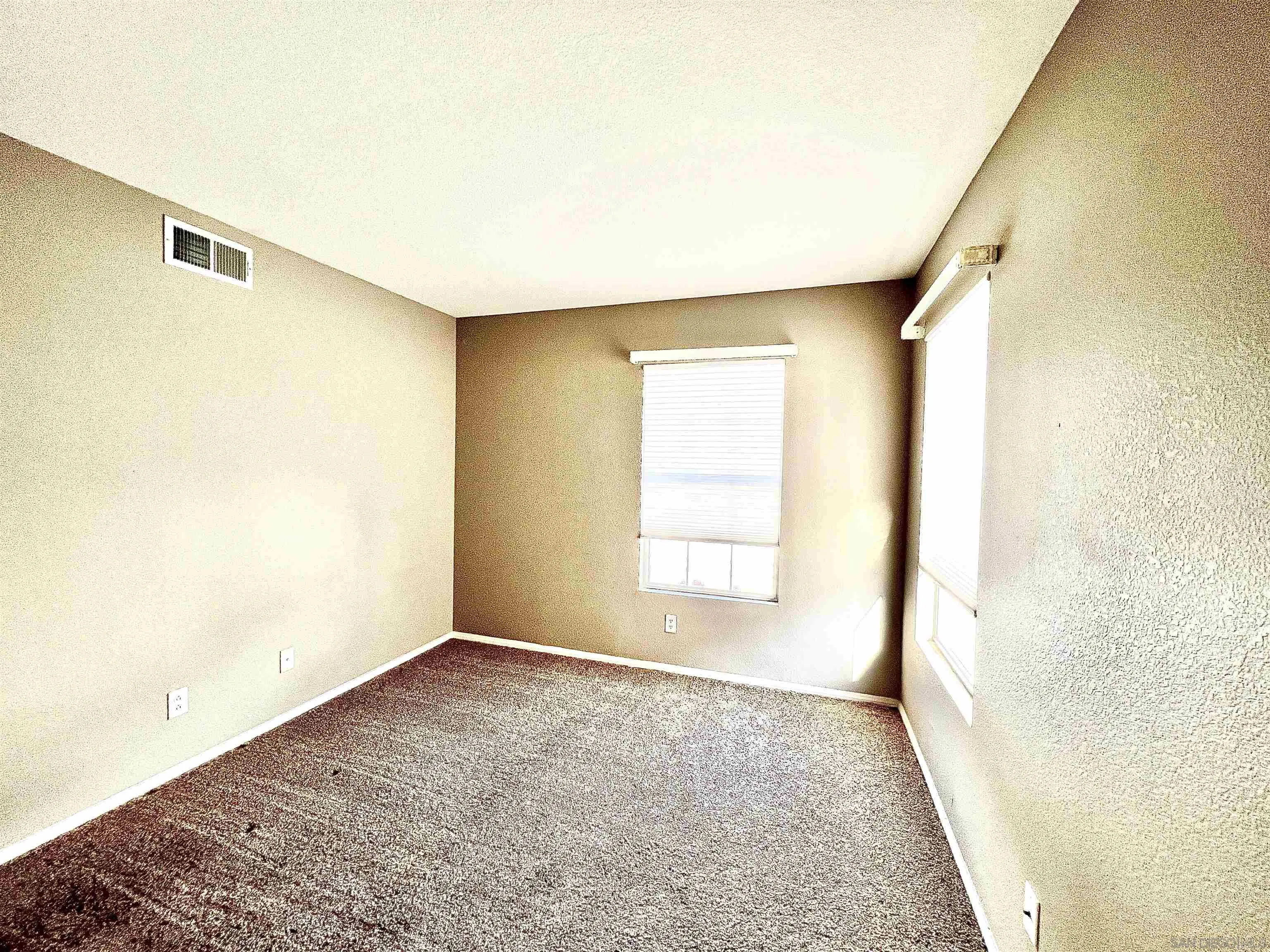 https://cdn.realtyfeed.com/cdn/127/240011757/1bced3efa02326603238b704fc9ac5b6.webp