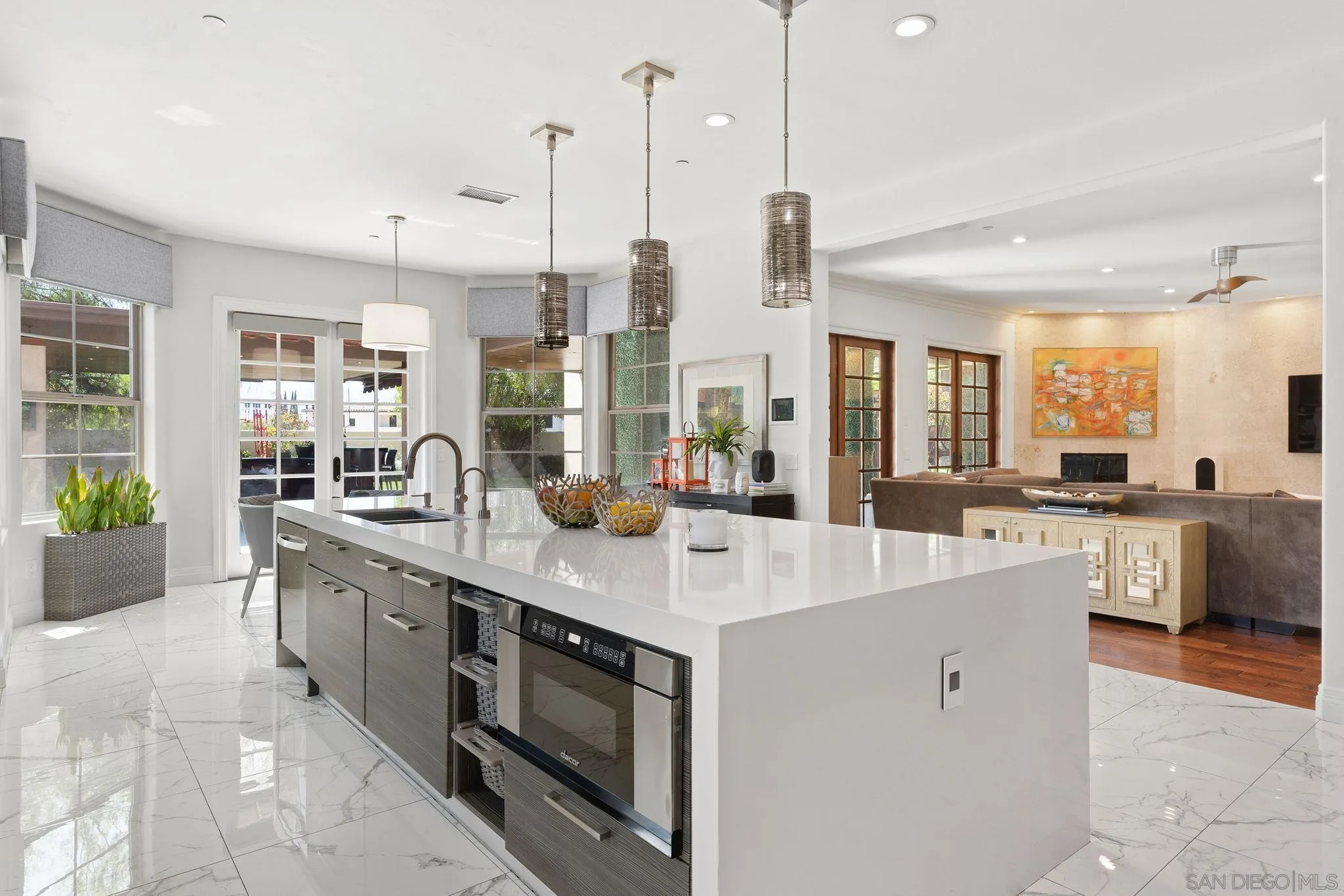 https://cdn.realtyfeed.com/cdn/127/240011788/4d180326c8774da2dbb380adb688bb08.webp