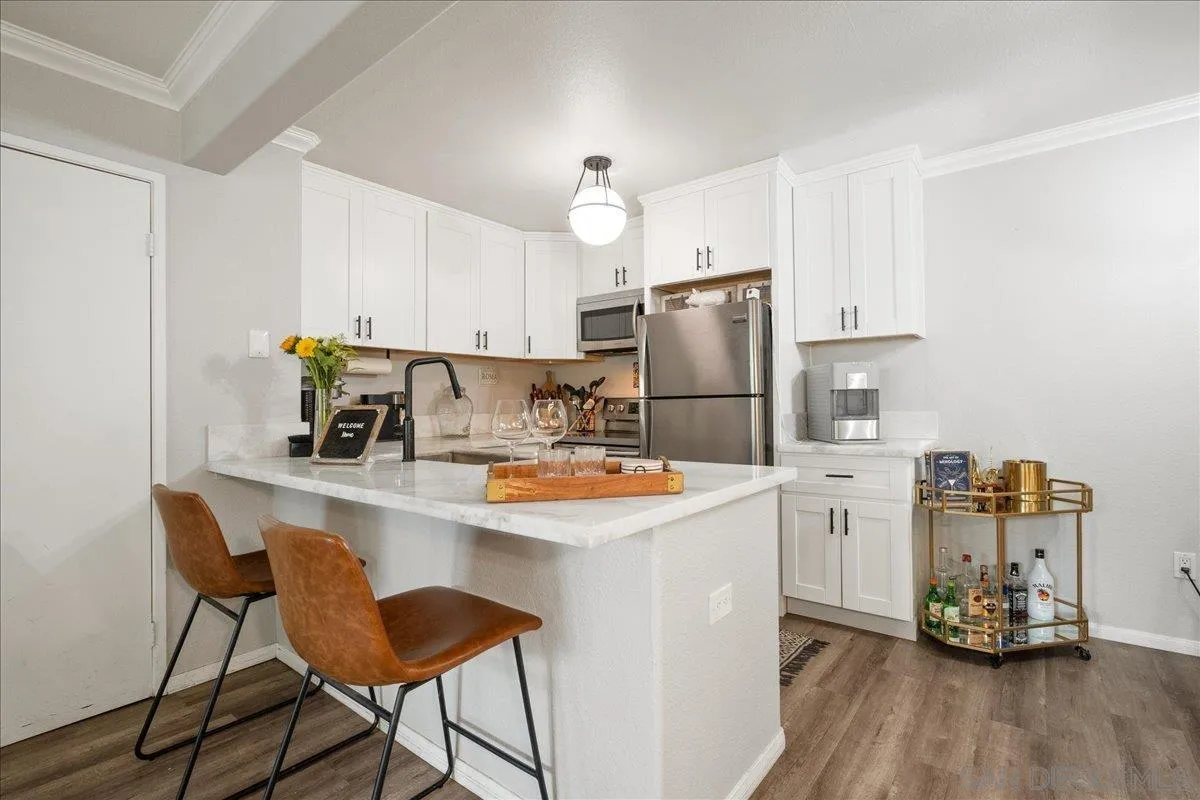 Photo #2: 240011840 Listing 