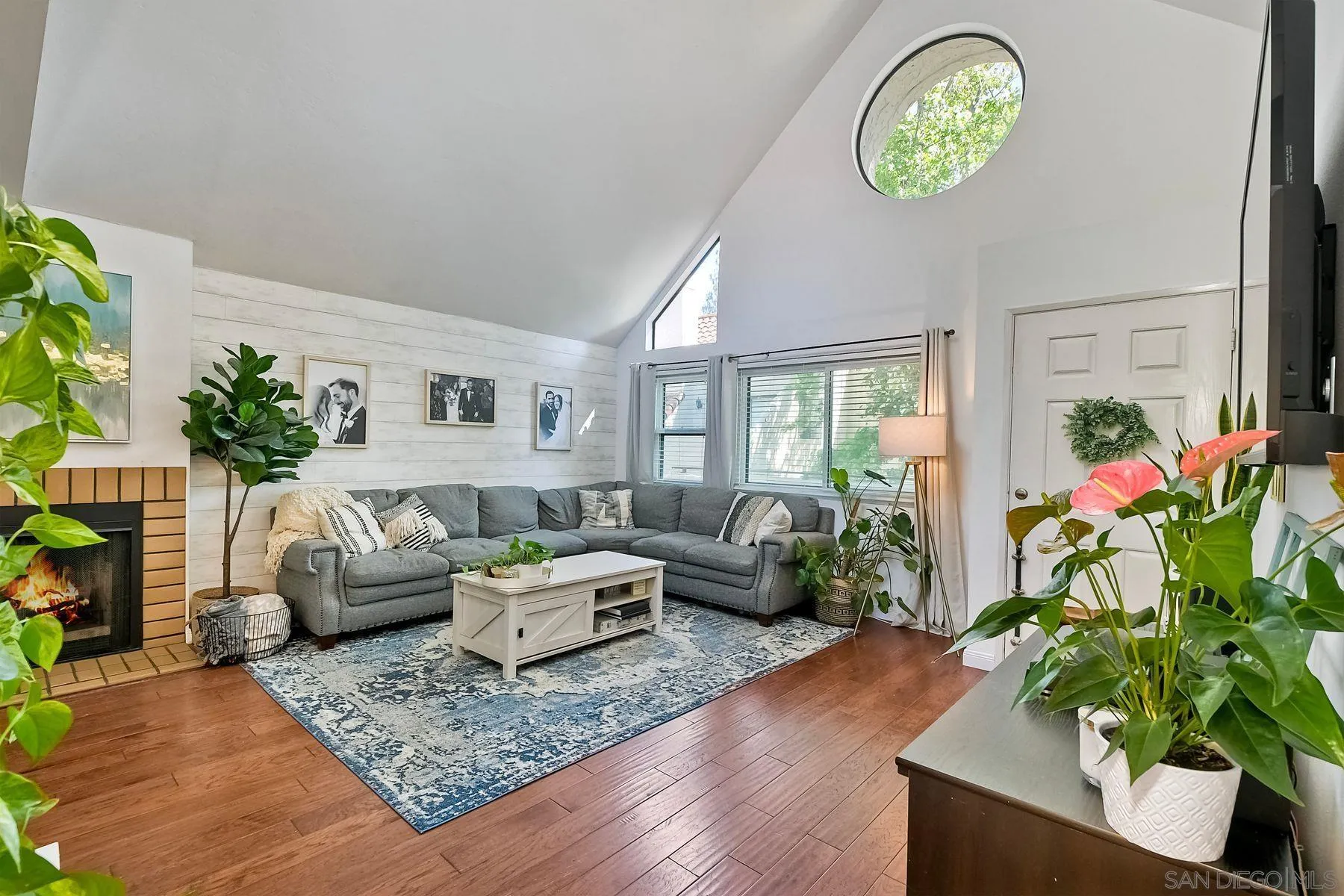 Photo #3: 240011851 Listing 