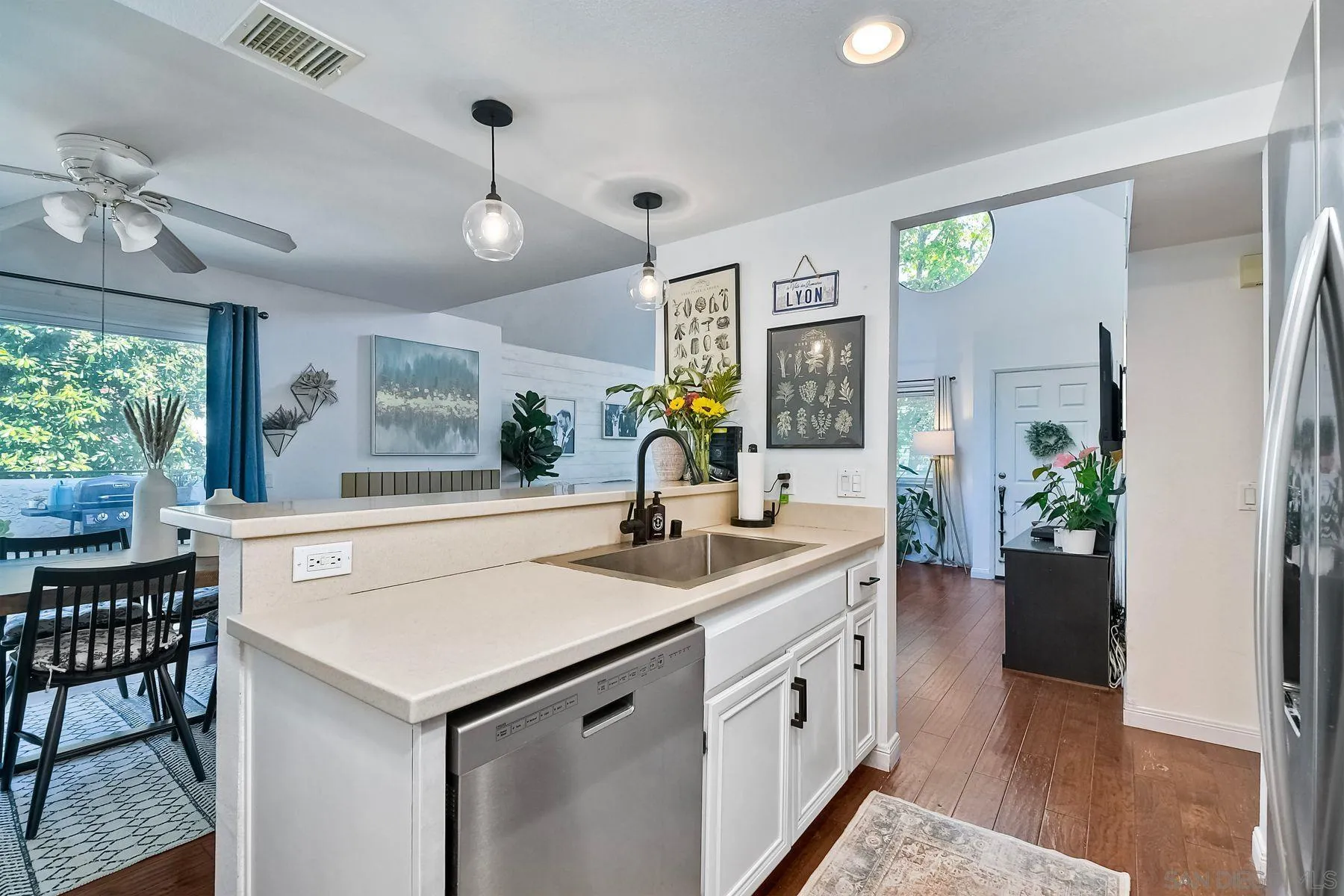 https://cdn.realtyfeed.com/cdn/127/240011851/cb23ad0174f1614bf02698f265580897.webp