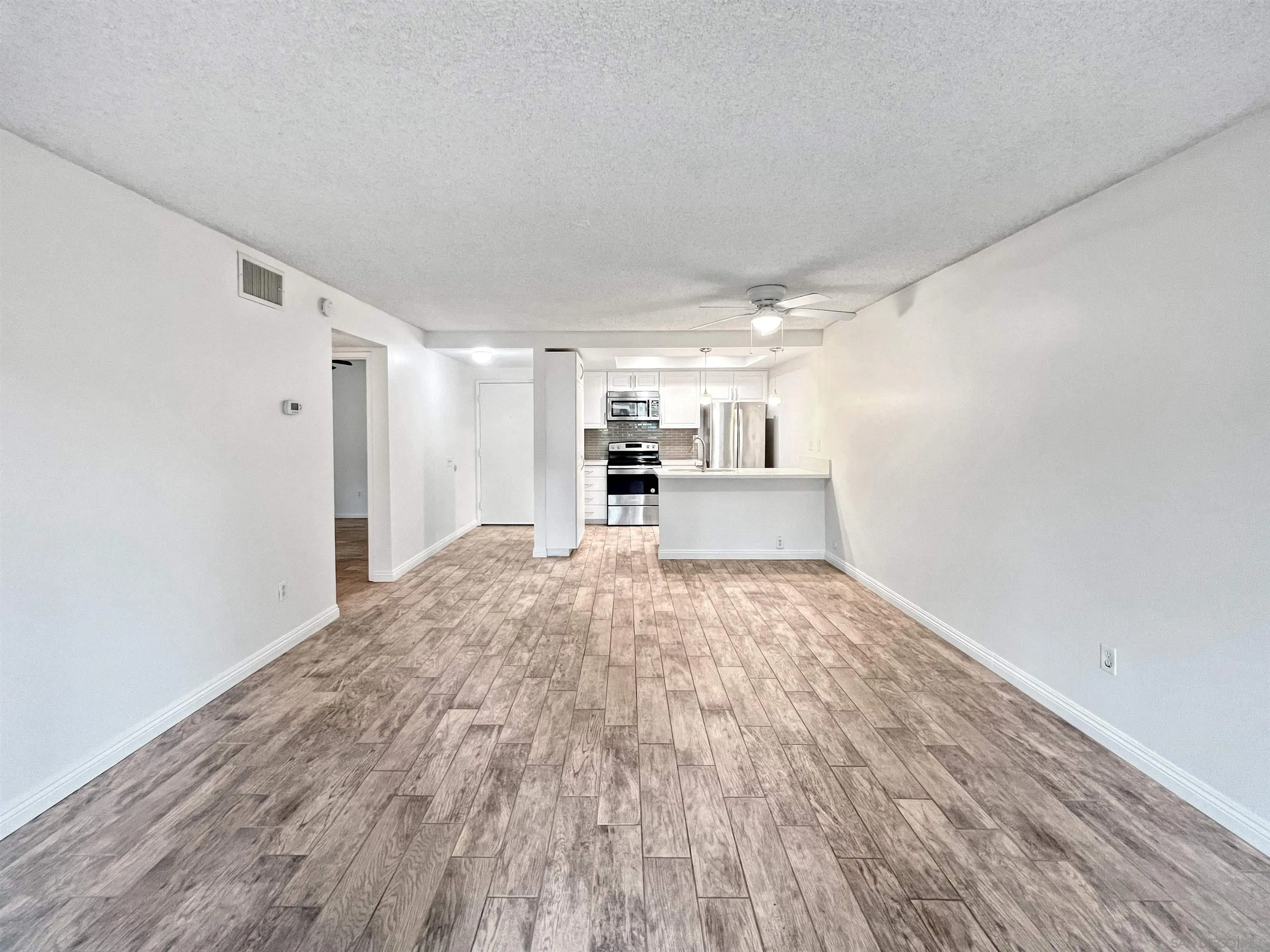 Photo #5: 240011856 Listing 