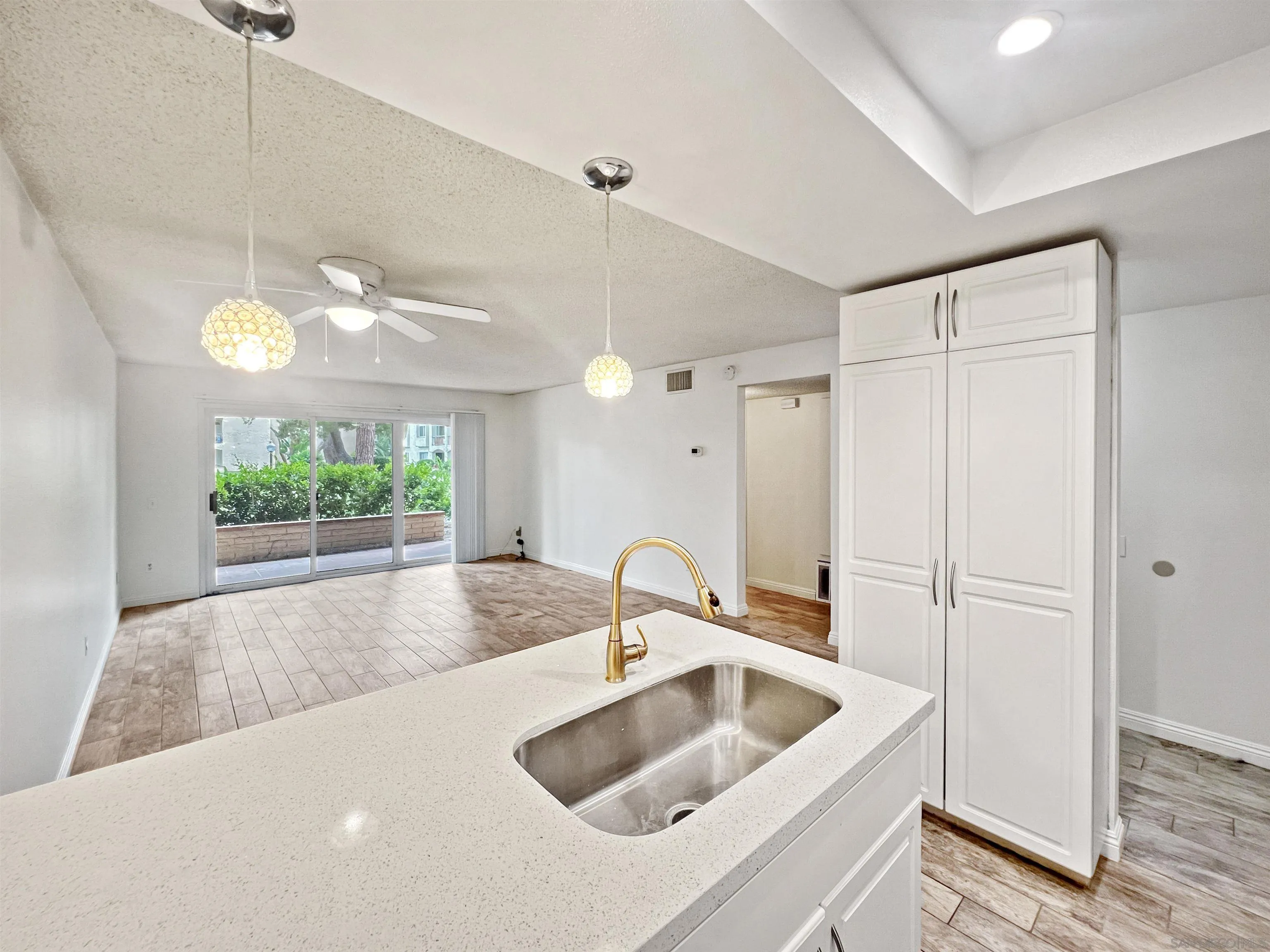 Photo #3: 240011856 Listing 