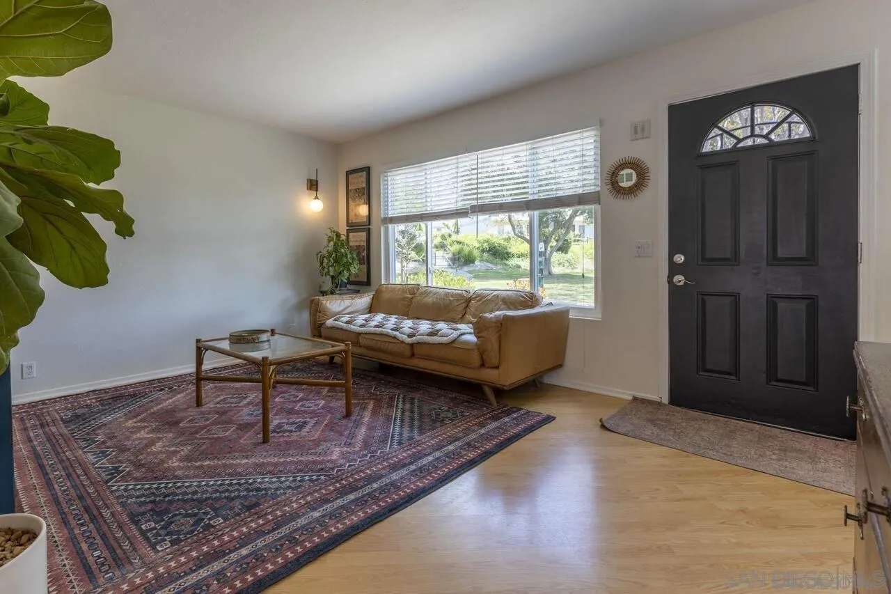 Photo #3: 240011879 Listing 