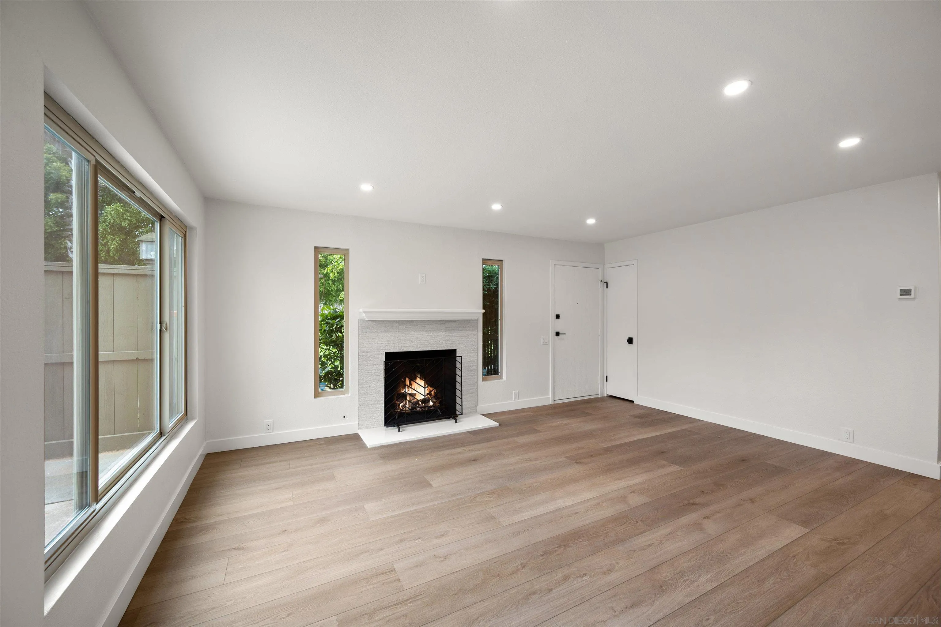 Photo #2: 240011898 Listing 