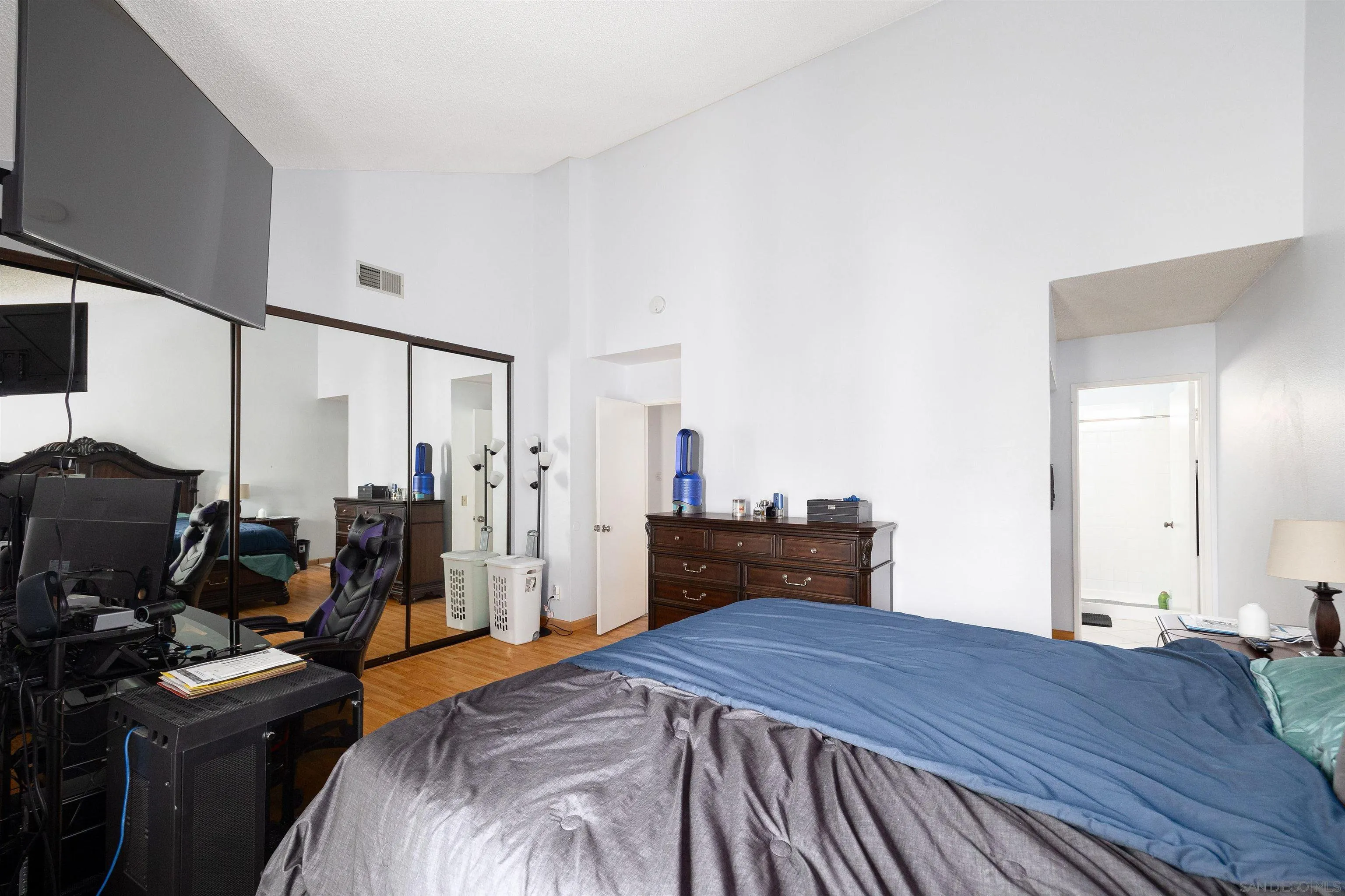 https://cdn.realtyfeed.com/cdn/127/240011942/a58422058be01cbfa70e01df666b7a95.webp