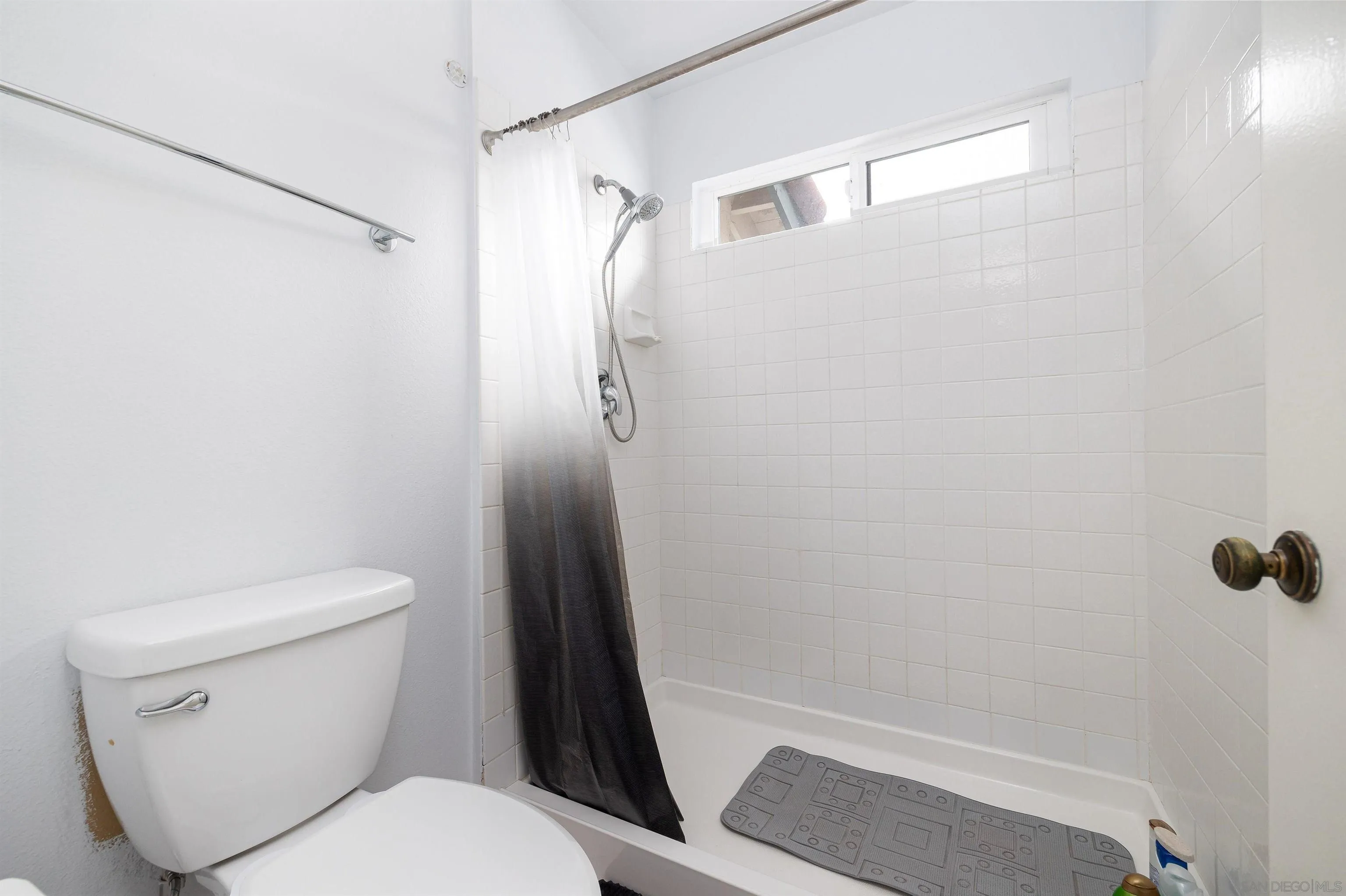 https://cdn.realtyfeed.com/cdn/127/240011942/d797b3910dfb10f0a5b631c5d5fae51c.webp