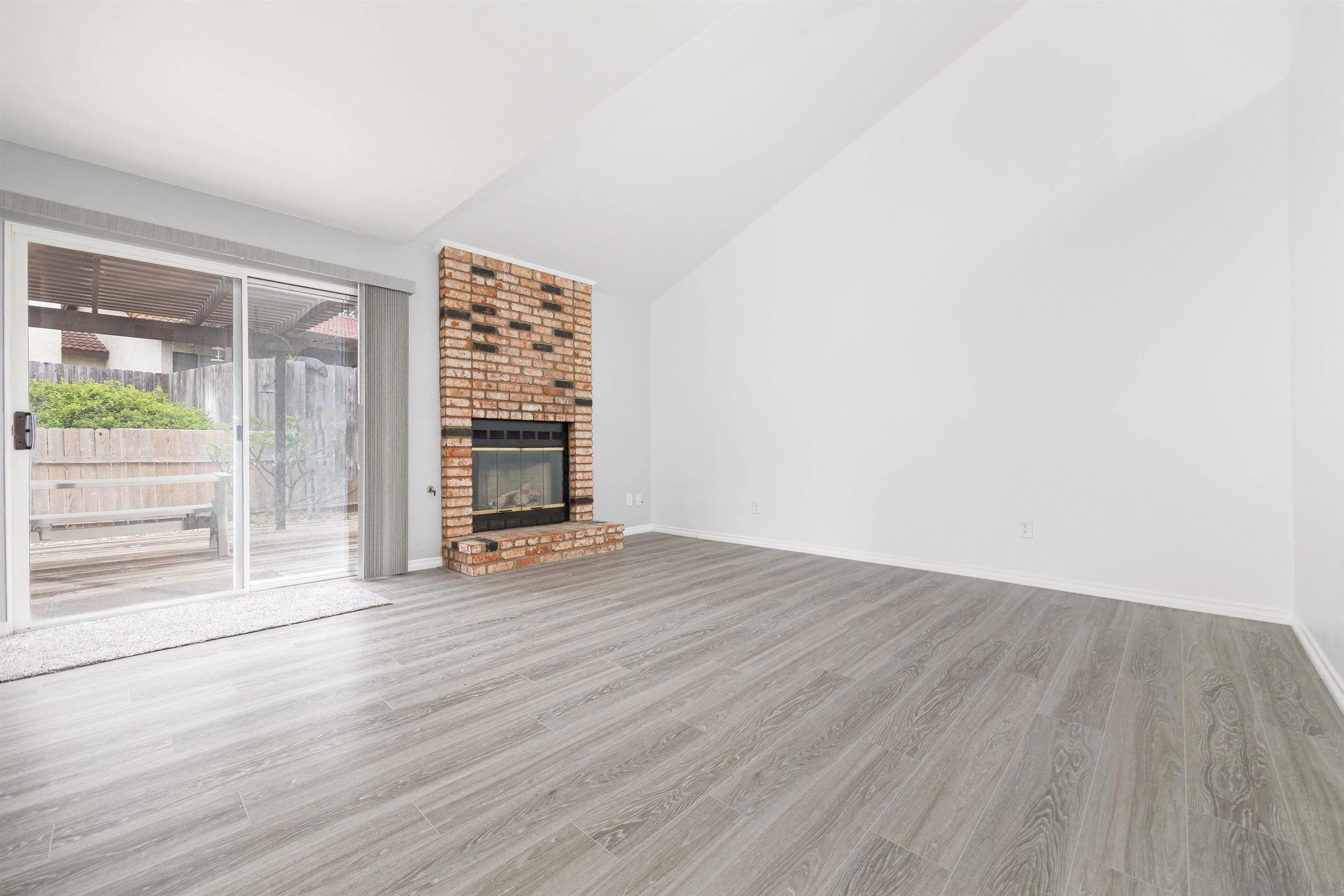 Photo #4: 240012022 Listing 