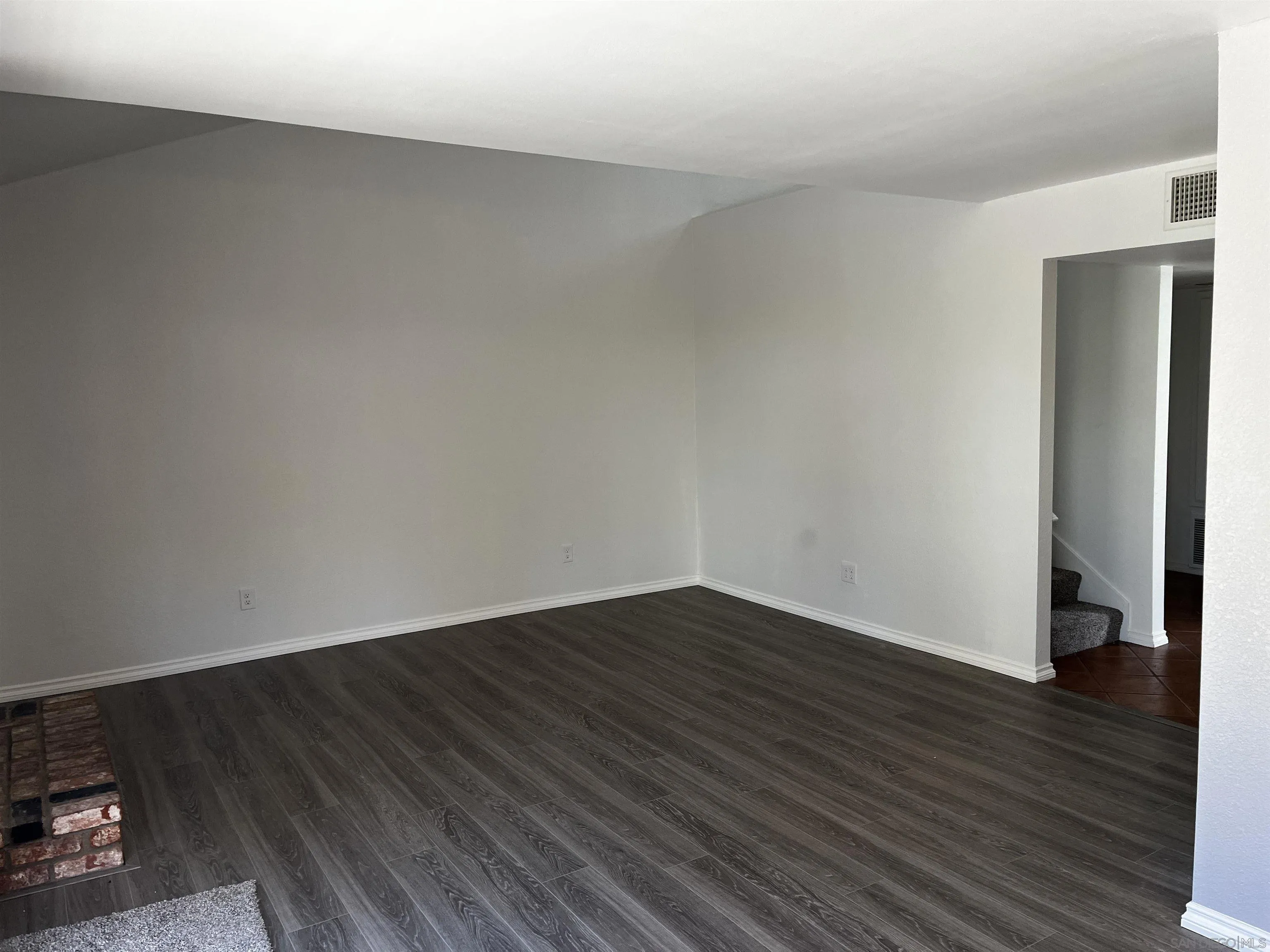 Photo #6: 240012022 Listing 