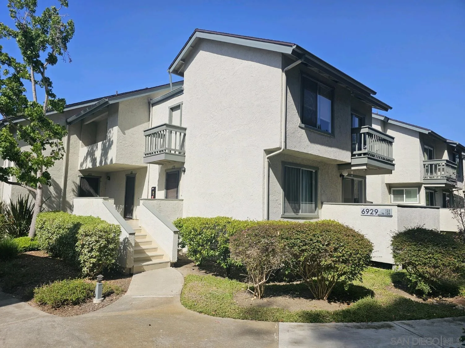 Photo #2: 240012159 Listing 