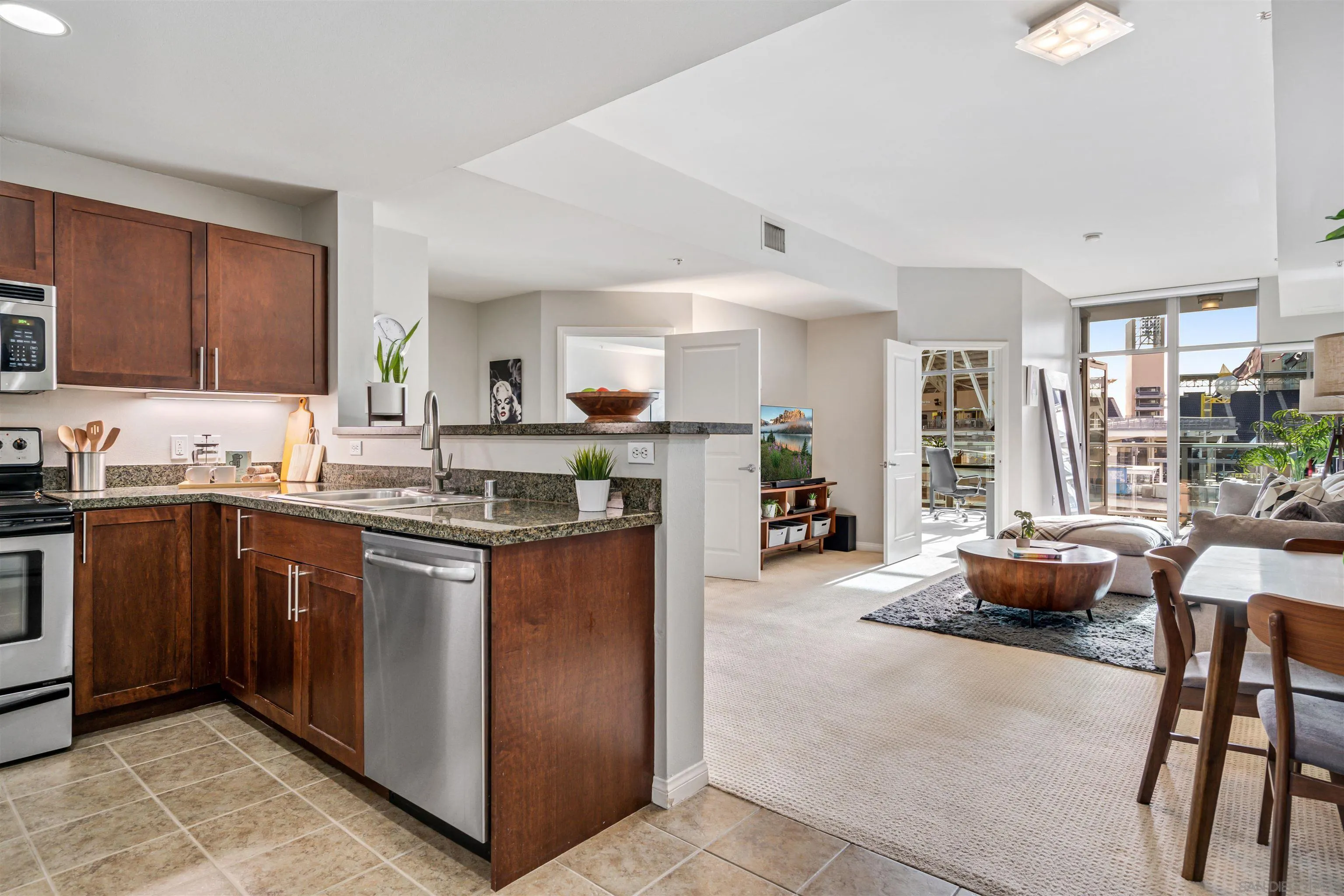 Photo #3: 240012171 Listing 