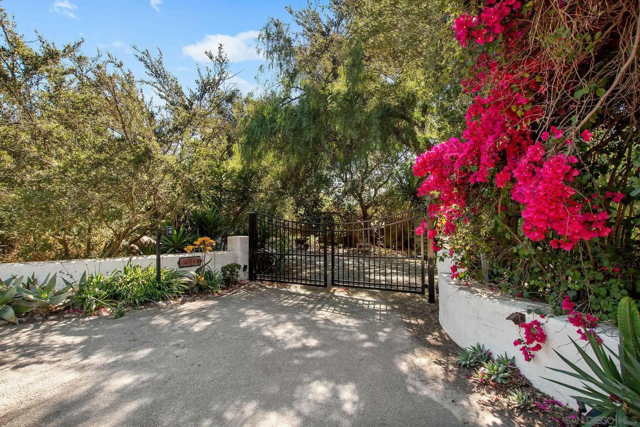 https://cdn.realtyfeed.com/cdn/127/240012195/425a60590b49a9ab053cff617748c293.webp