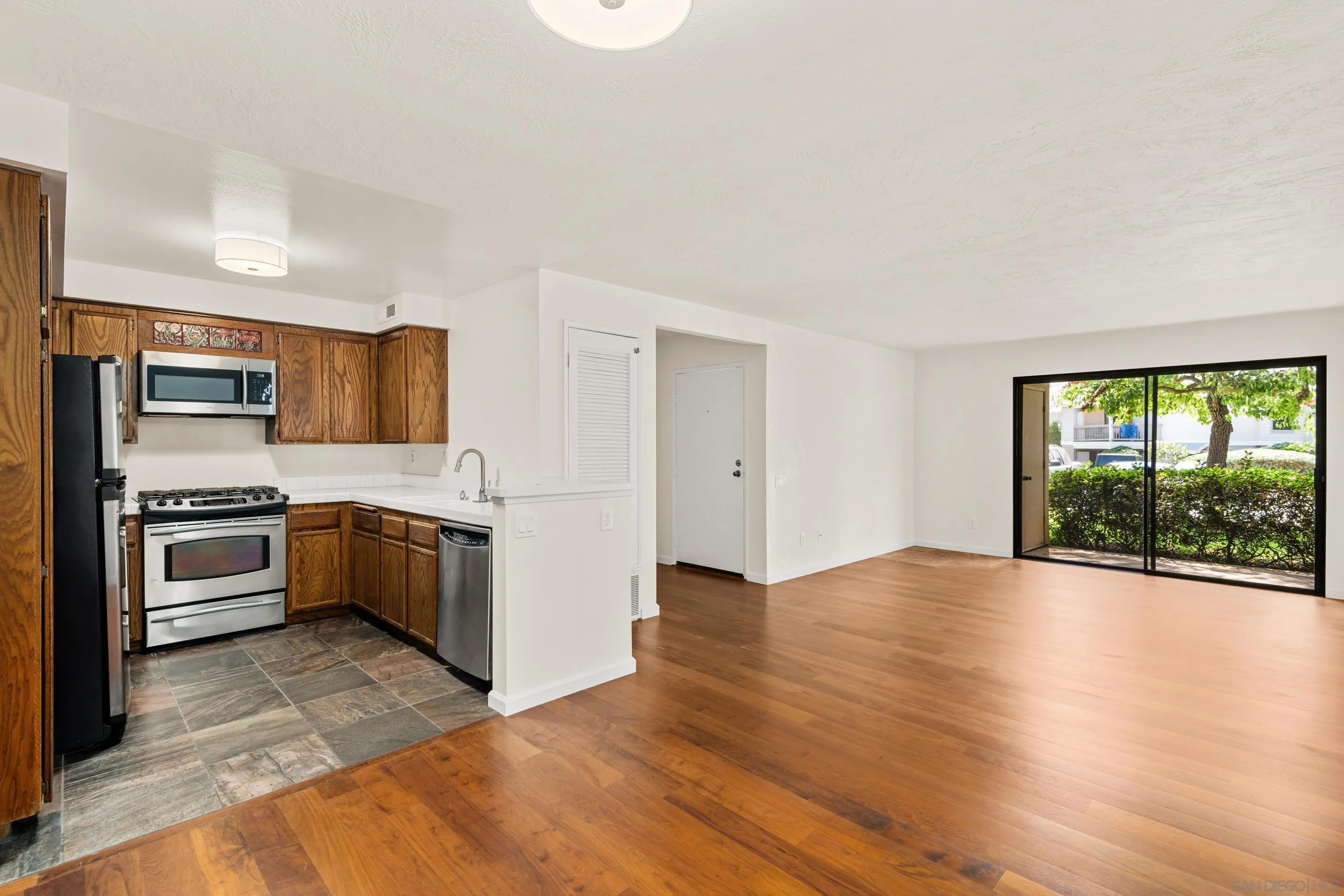 Photo #6: 240012283 Listing 
