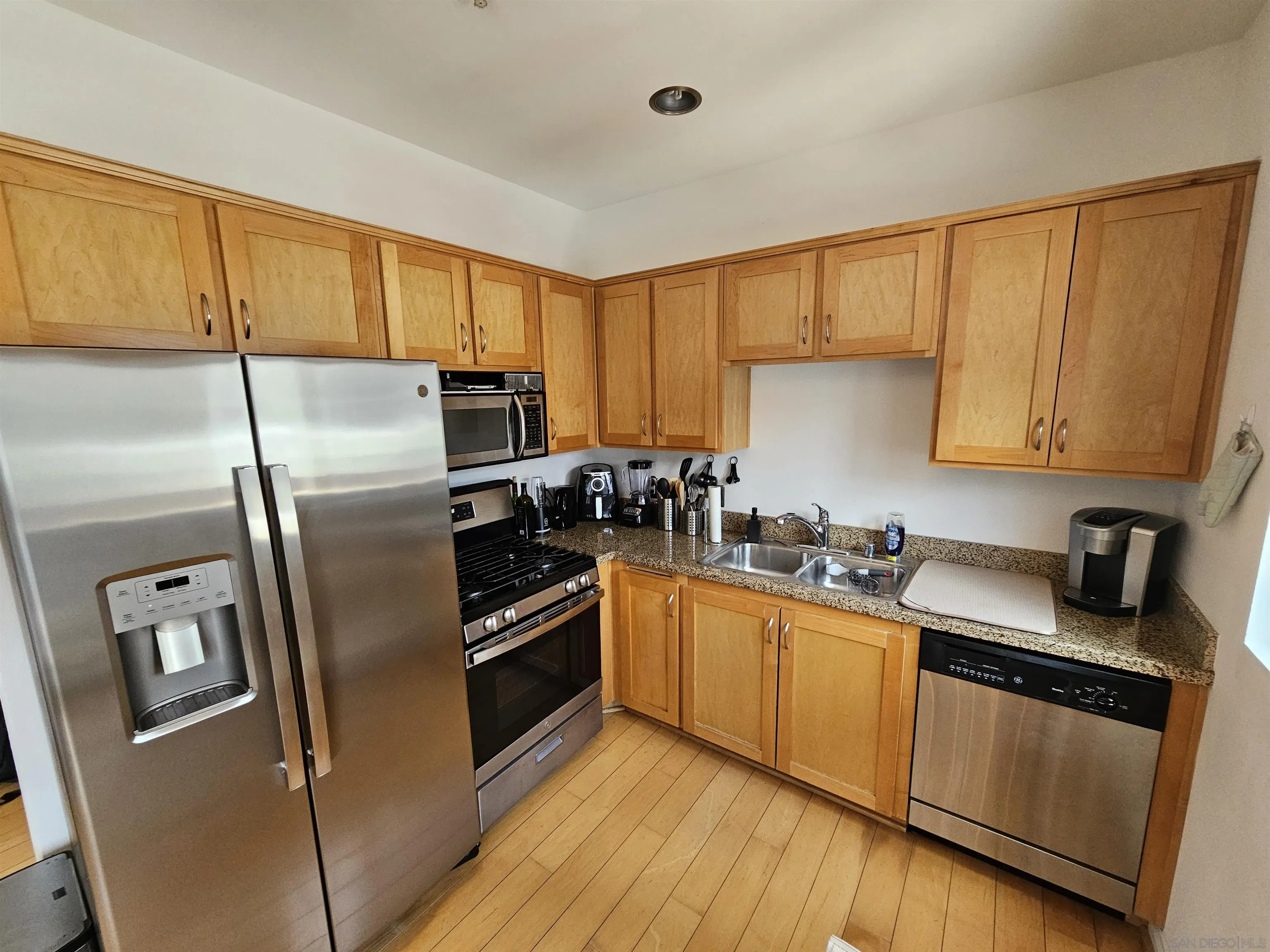 Photo #3: 240012351 Listing 