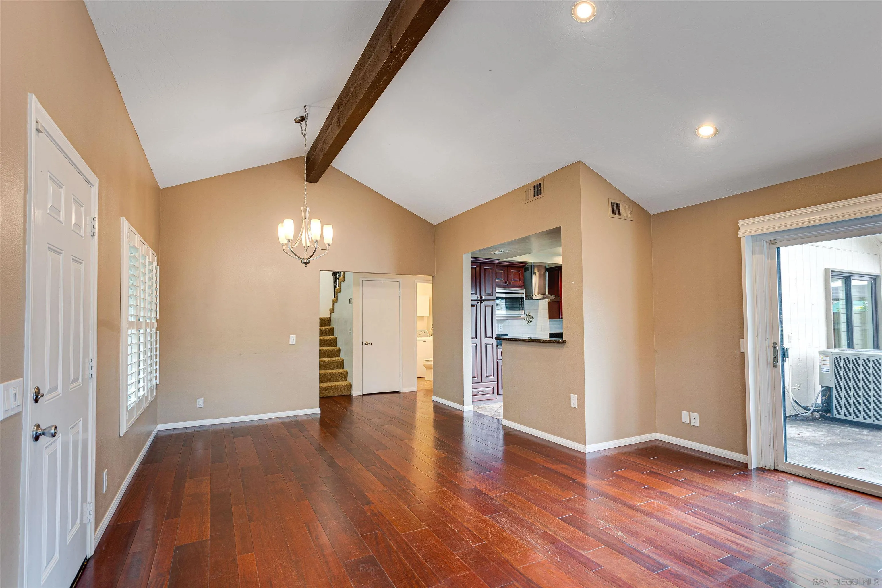https://cdn.realtyfeed.com/cdn/127/240012352/98f6a89b86a0ff60c4f13a886c402196.webp