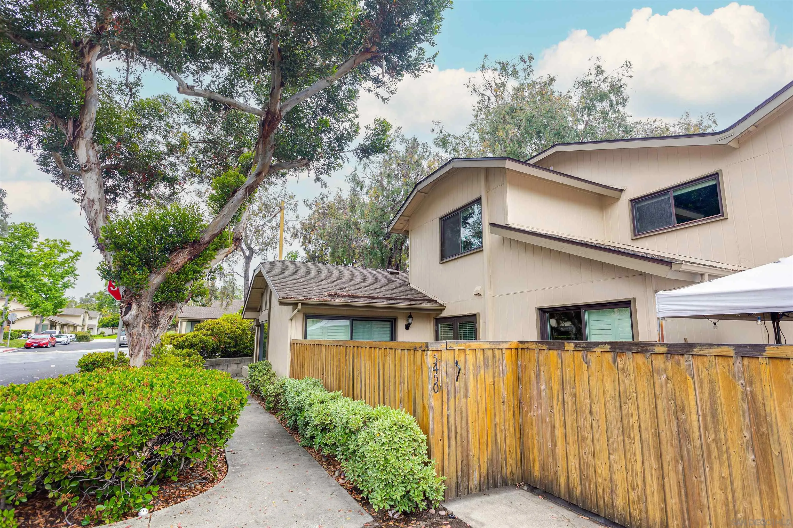 https://cdn.realtyfeed.com/cdn/127/240012352/a65b885e31b0e940d4af185469221e6b.webp