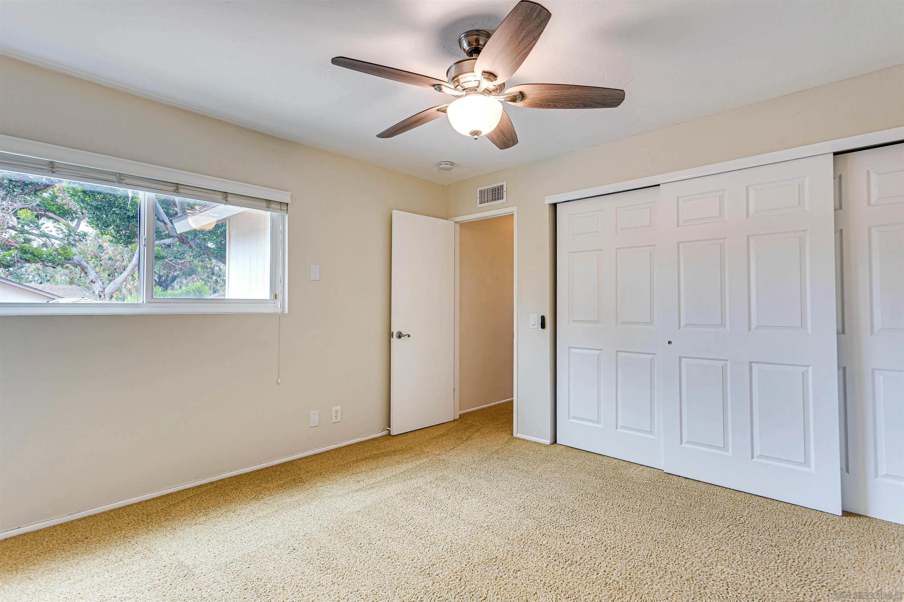 https://cdn.realtyfeed.com/cdn/127/240012352/c4581780b9200ad410bc67ce5d137be4.webp