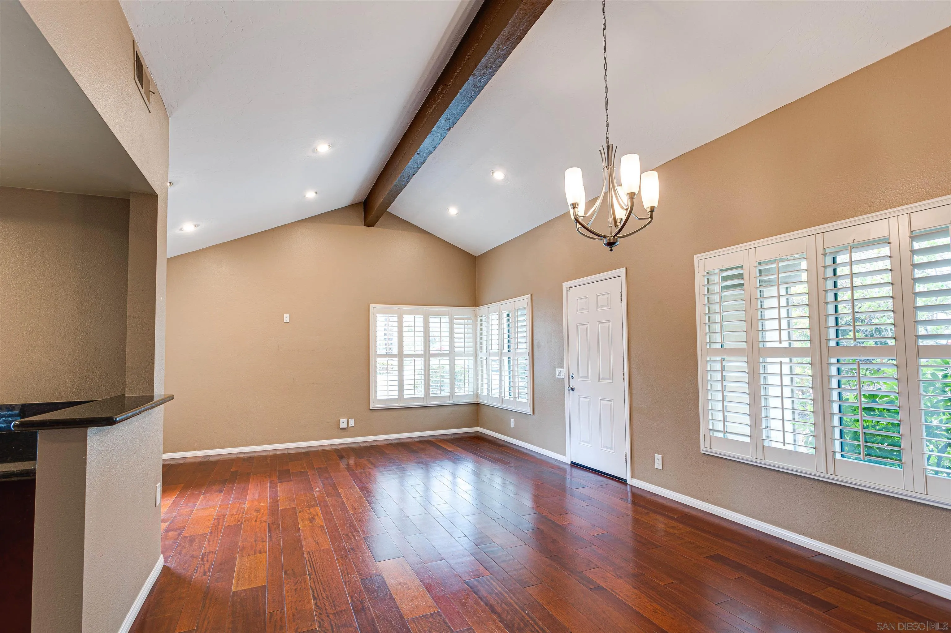 https://cdn.realtyfeed.com/cdn/127/240012352/e01fe9d5826b3d9443bc787886940315.webp